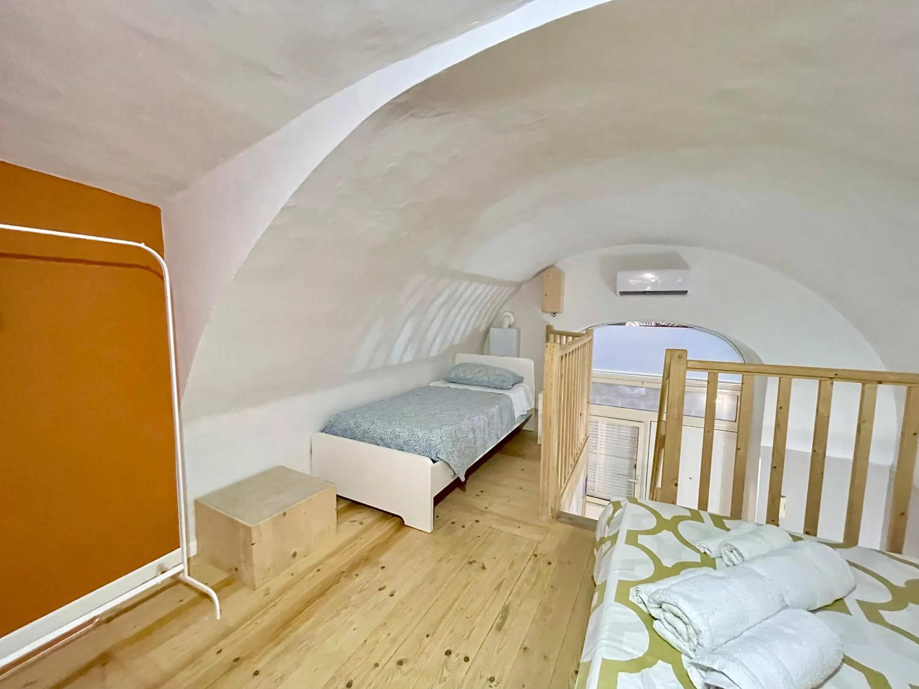 Photo of the whole room, Bed in Loft Munira