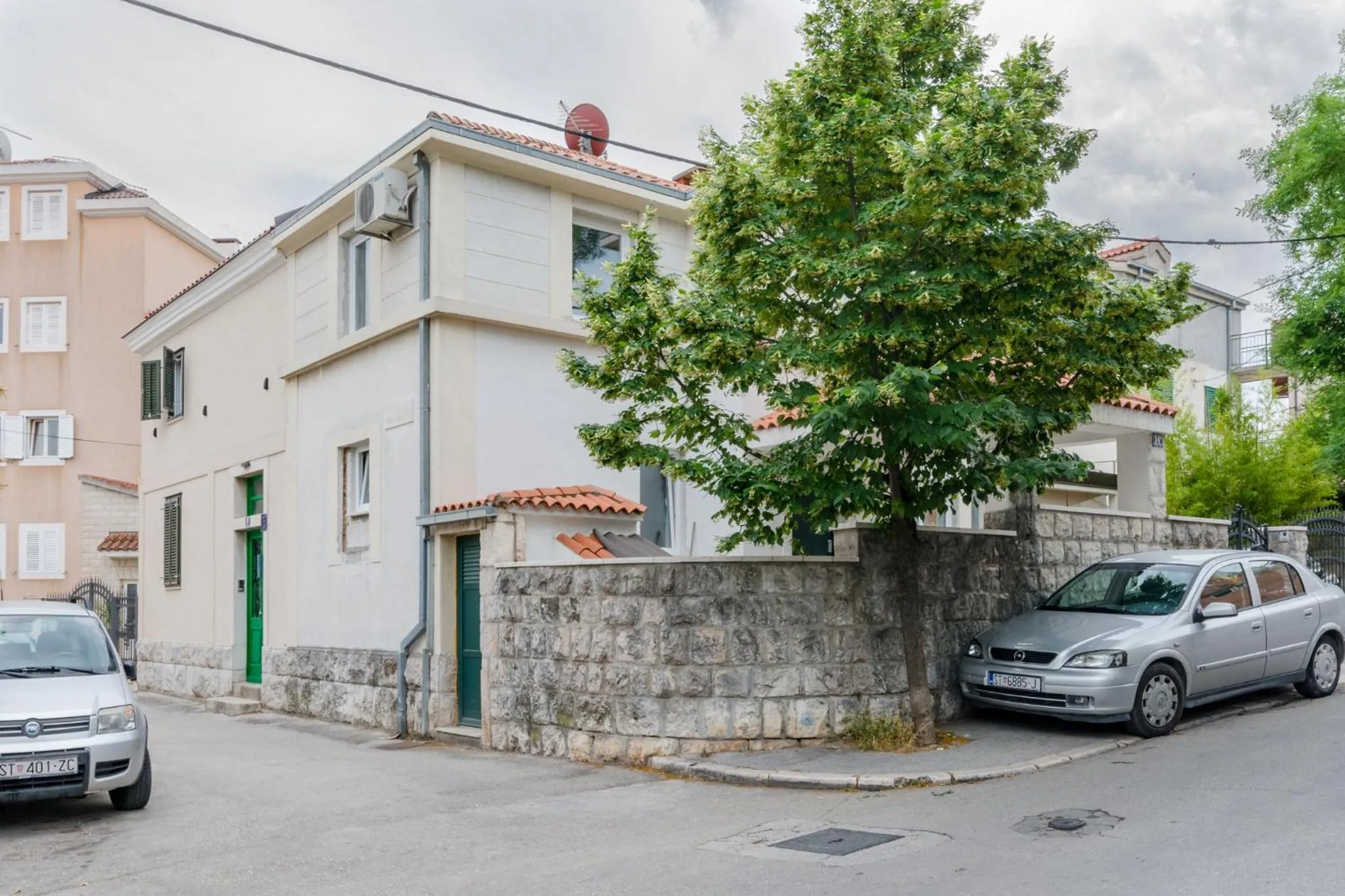 Property building in Luxury Villa Roza