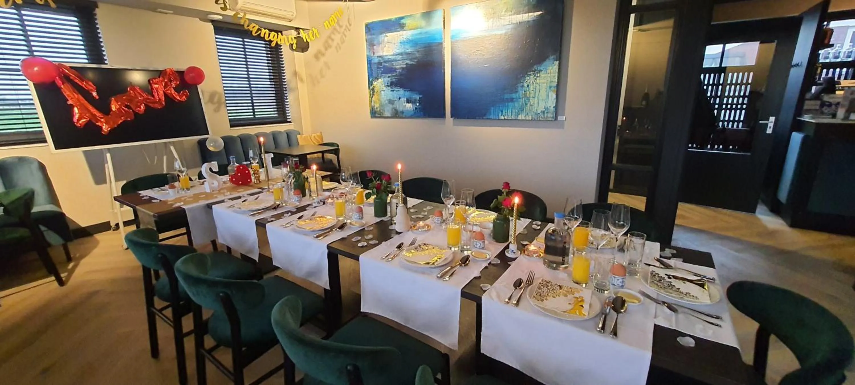 Evening entertainment in Sientjes Boetiekhotel