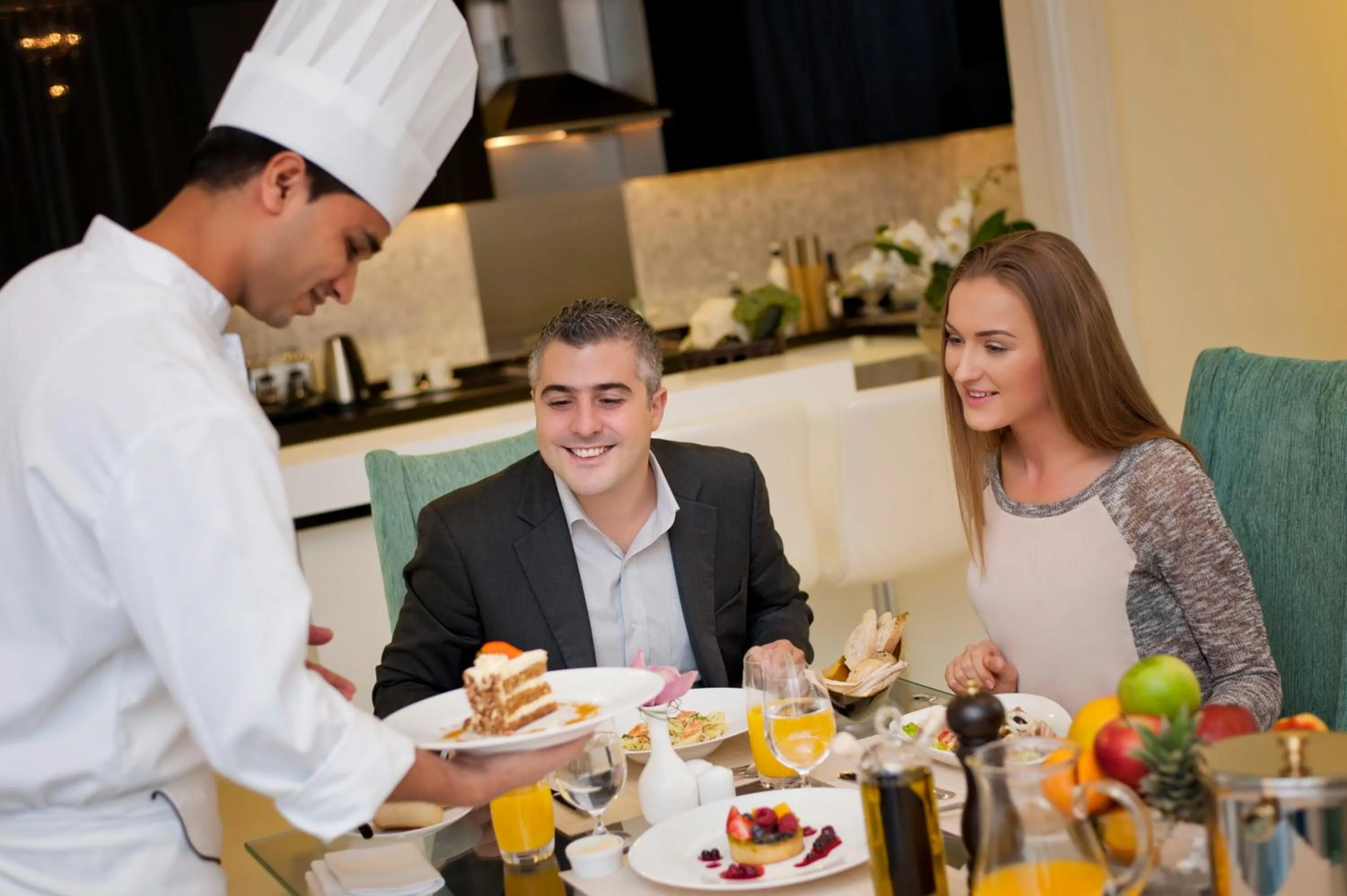 Restaurant/places to eat in DAMAC Maison Mall Street