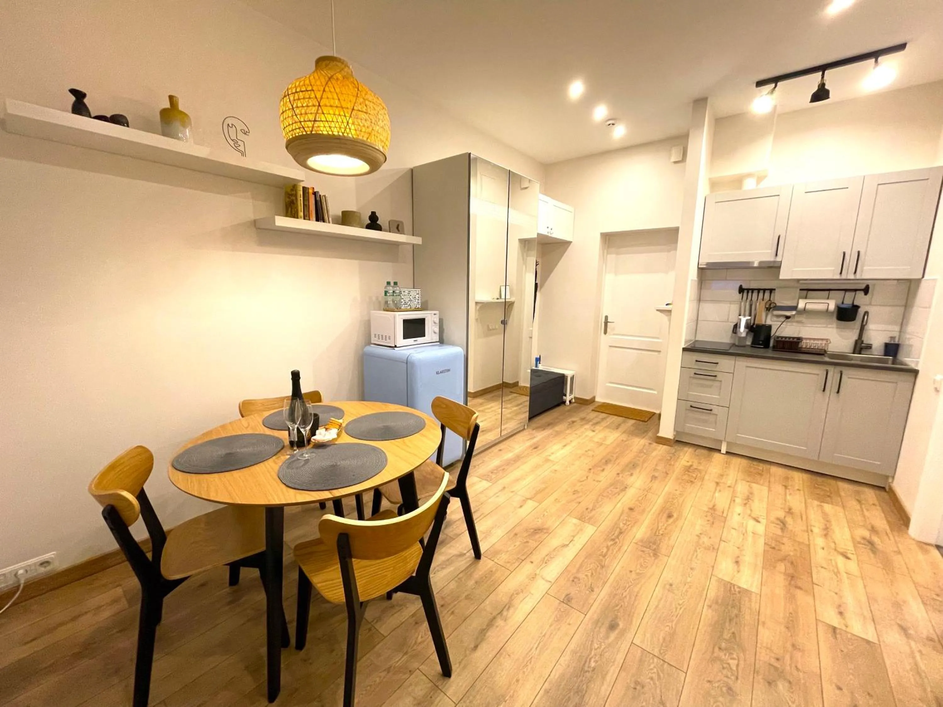 Dining area in Cozy Home Jekaba Apartment, old town, self check-in
