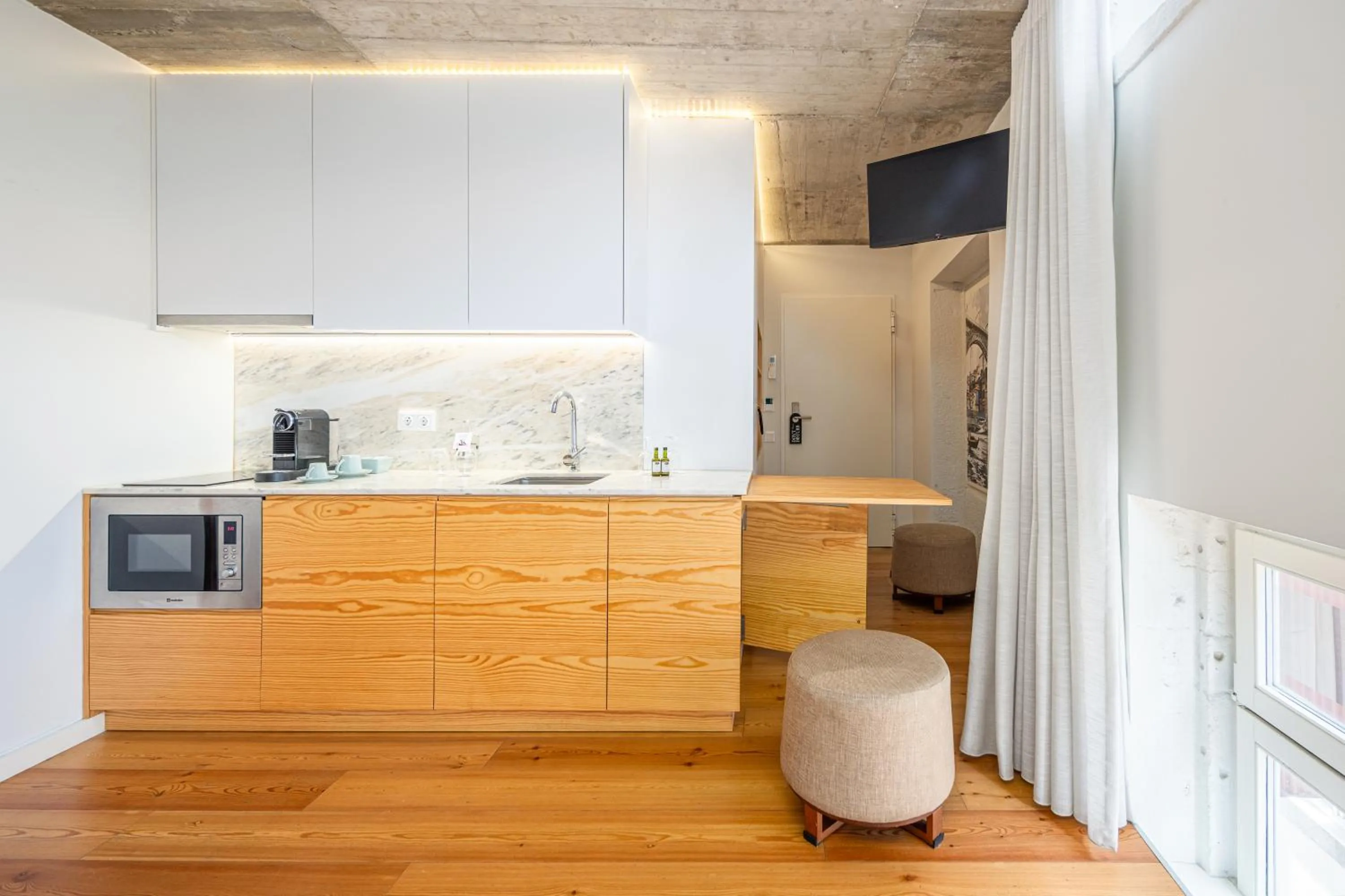 TV and multimedia in Porta Nobre Boutique Hotel by Aspasios