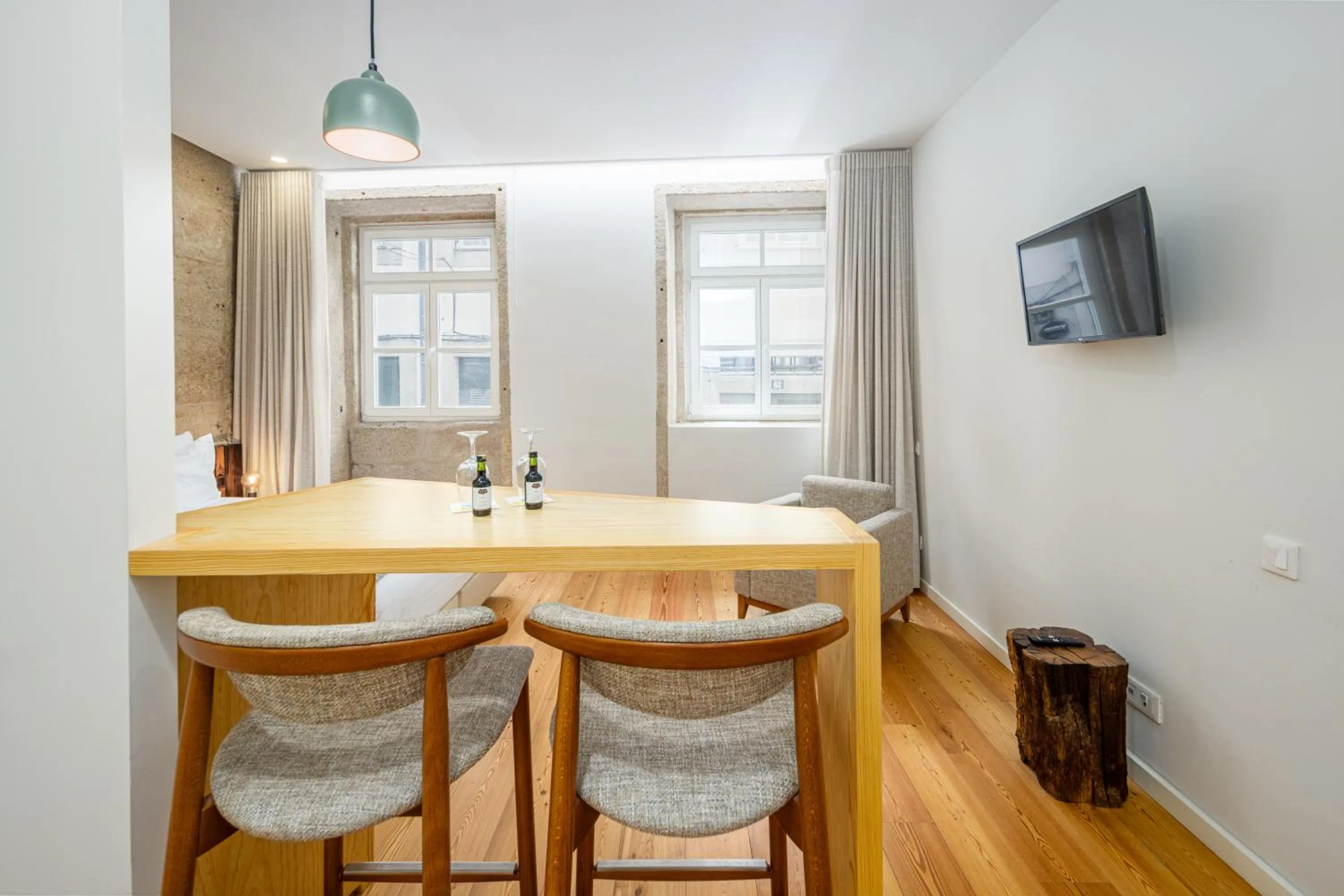 TV and multimedia in Porta Nobre Boutique Hotel by Aspasios