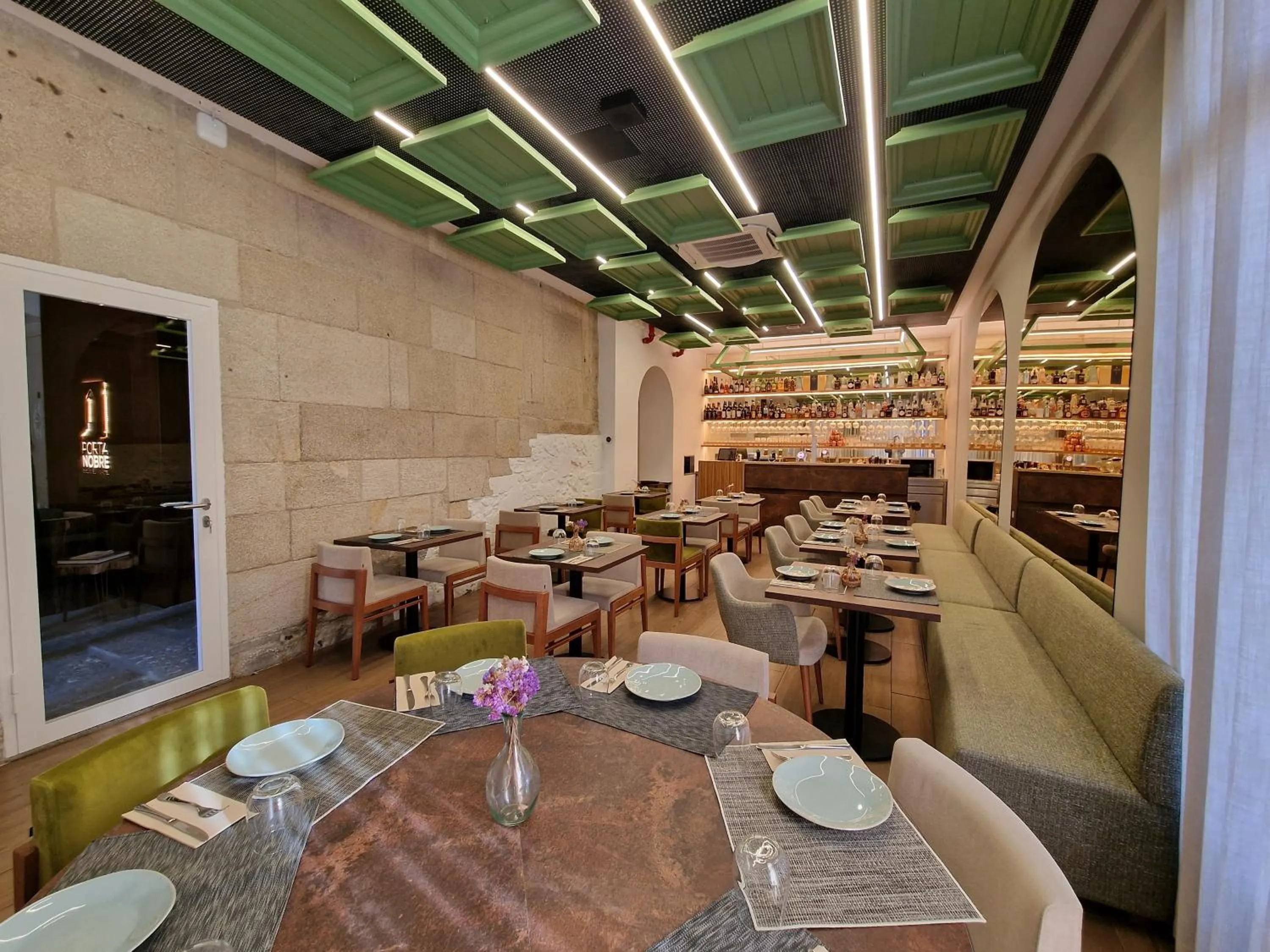 Restaurant/places to eat in Porta Nobre Boutique Hotel by Aspasios
