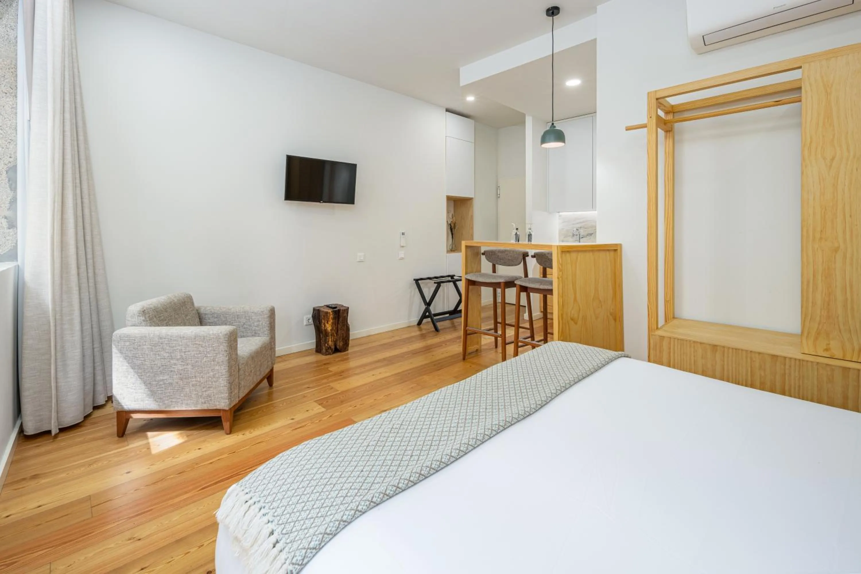 TV and multimedia, Bed in Porta Nobre Boutique Hotel by Aspasios