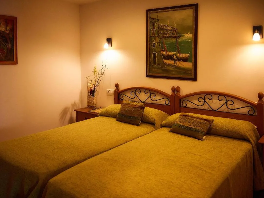 Twin Room - single occupancy in As Chivas