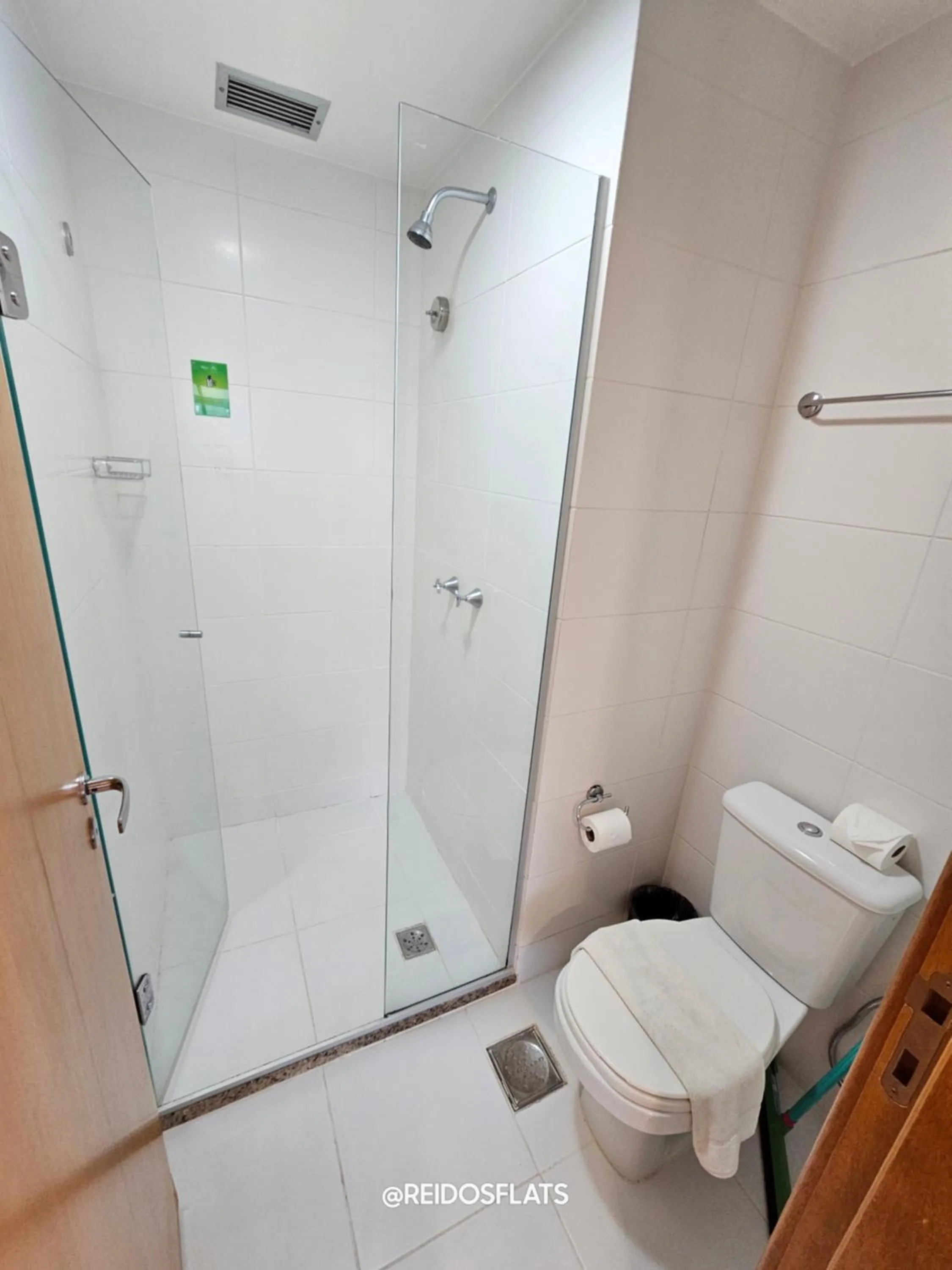 Shower in Flat Saint Moritz Express By Rei dos Flats