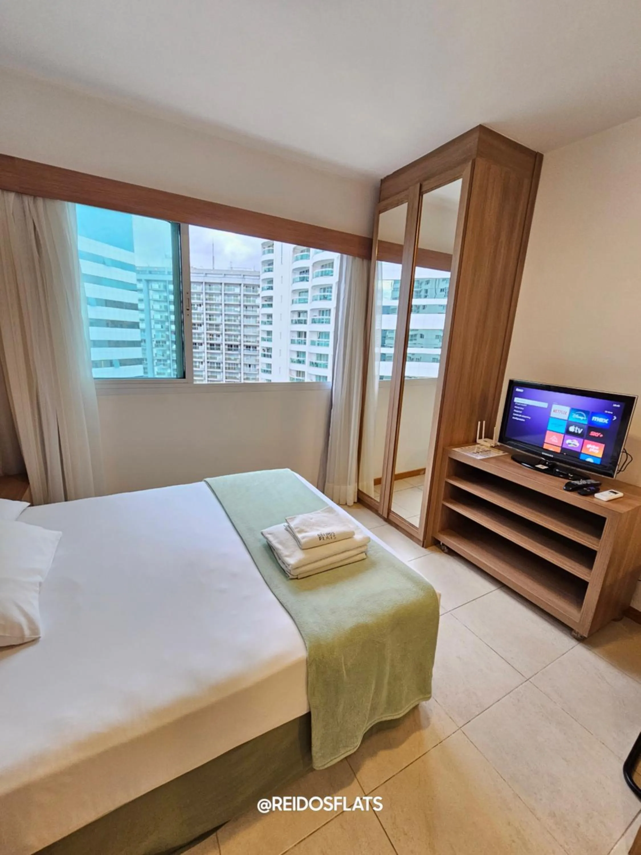 Photo of the whole room, Bed in Flat Saint Moritz Express By Rei dos Flats