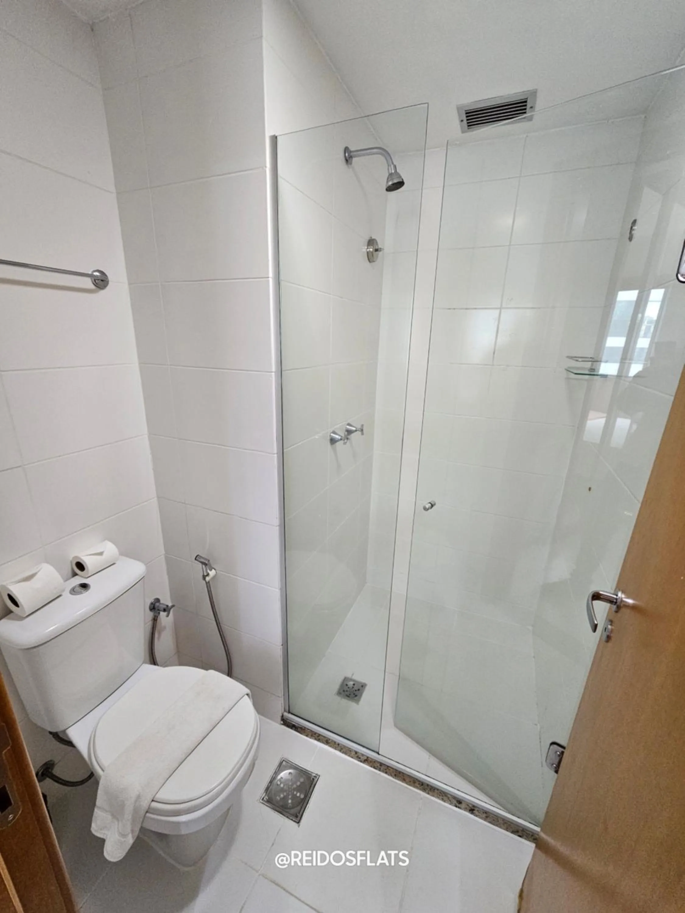 Shower in Flat Saint Moritz Express By Rei dos Flats