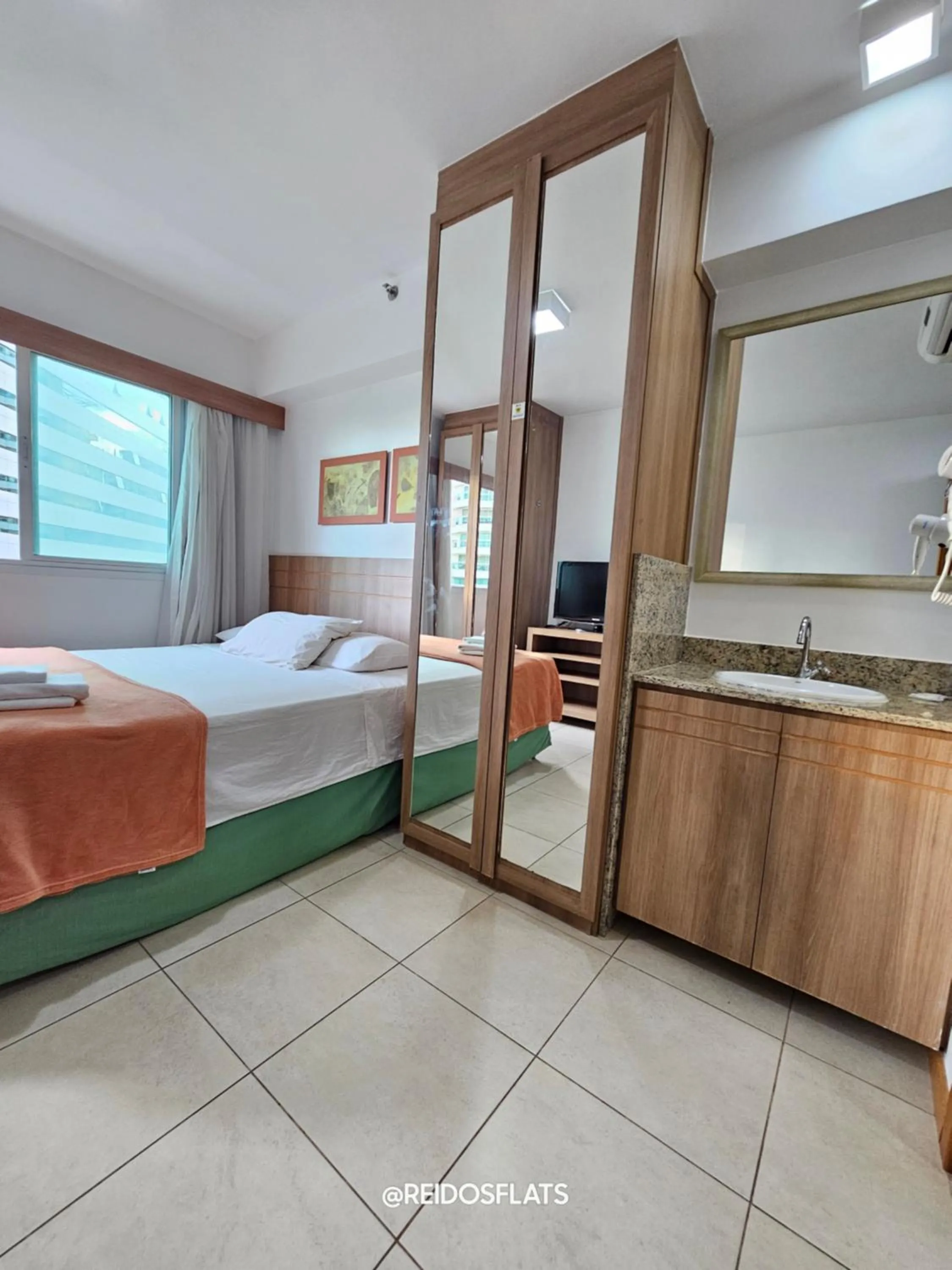 Photo of the whole room, Bed in Flat Saint Moritz Express By Rei dos Flats