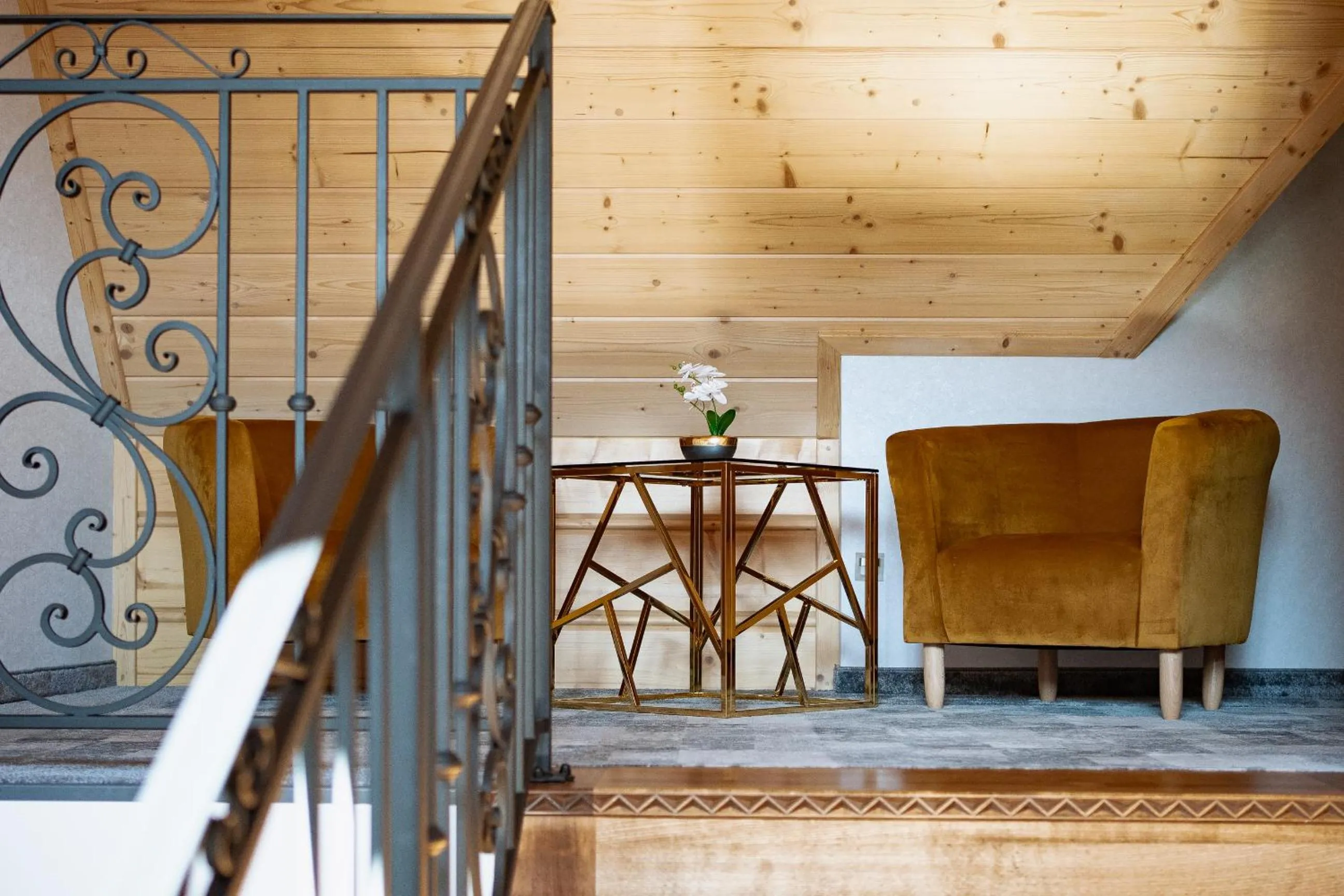 Seating area in Willa Folk Prestige