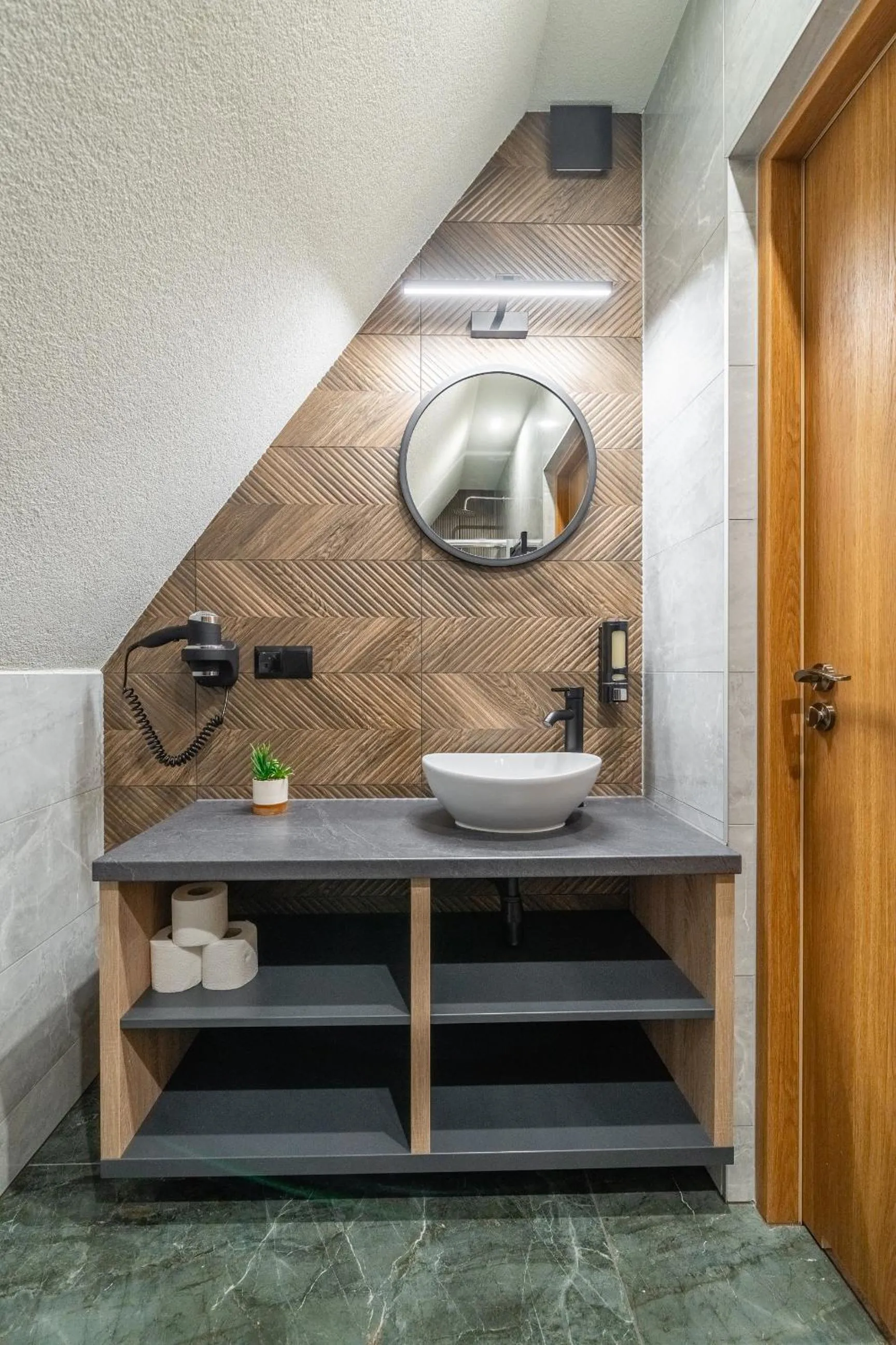 Shower in Willa Folk Prestige