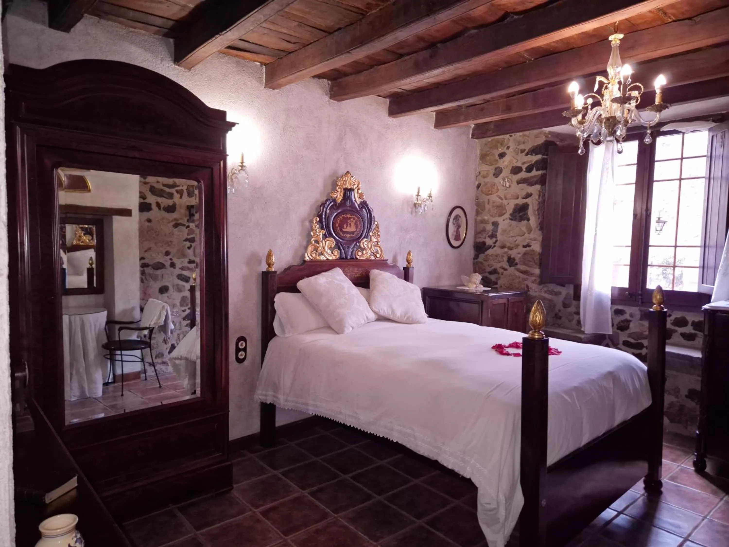 Bed in La Casa dels Poetes