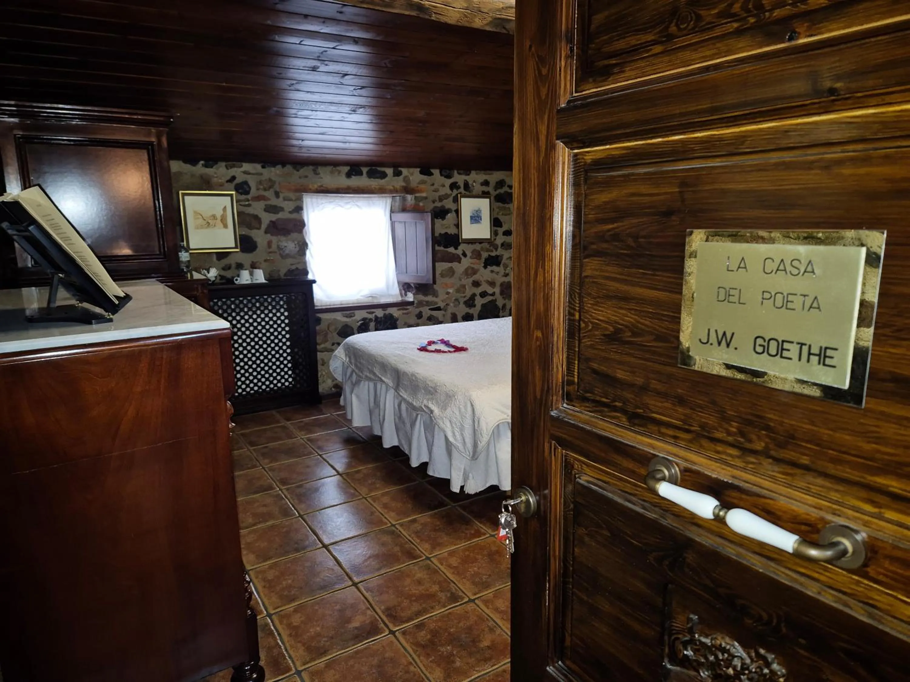 Bed in La Casa dels Poetes