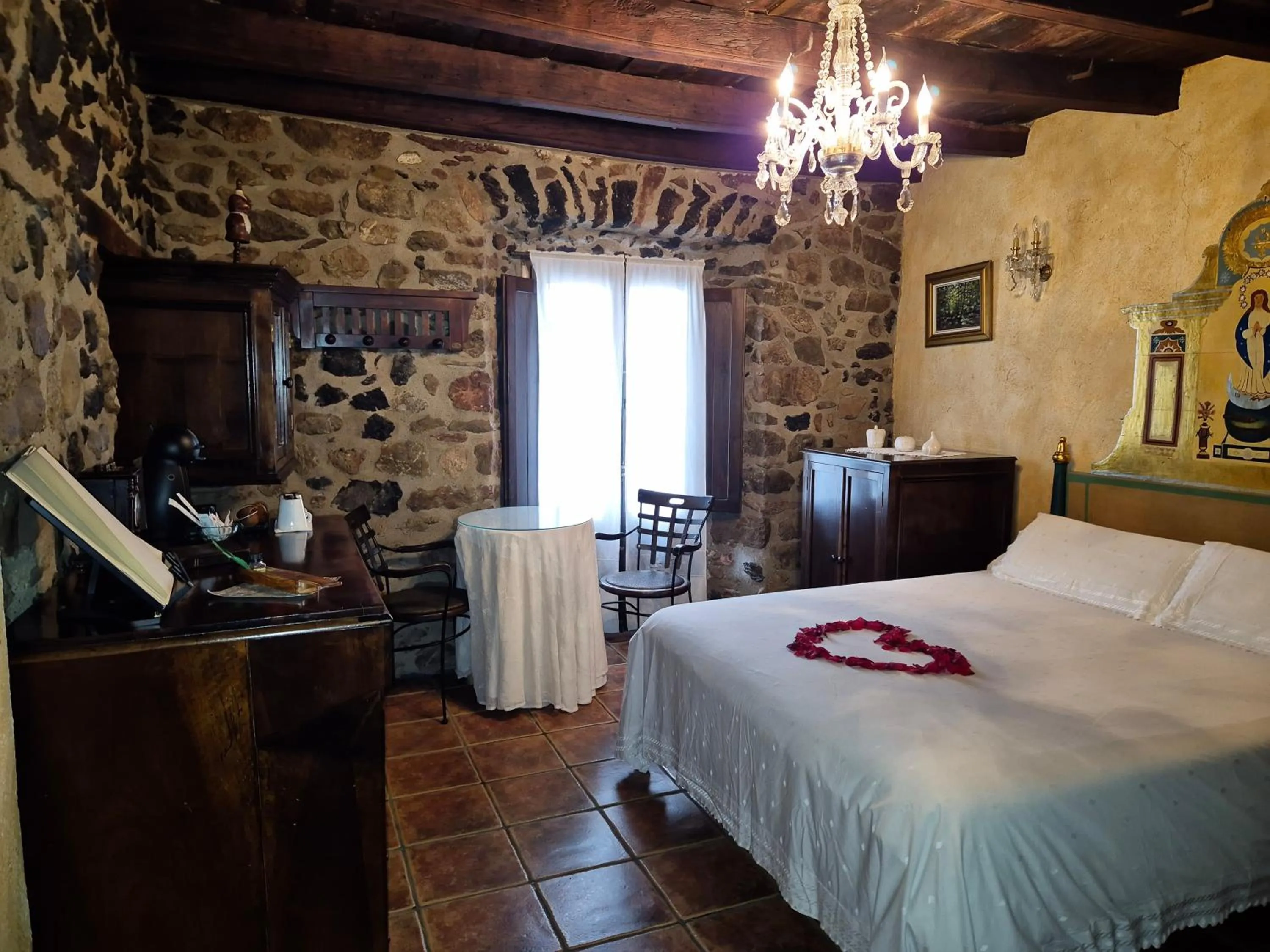 Bed in La Casa dels Poetes