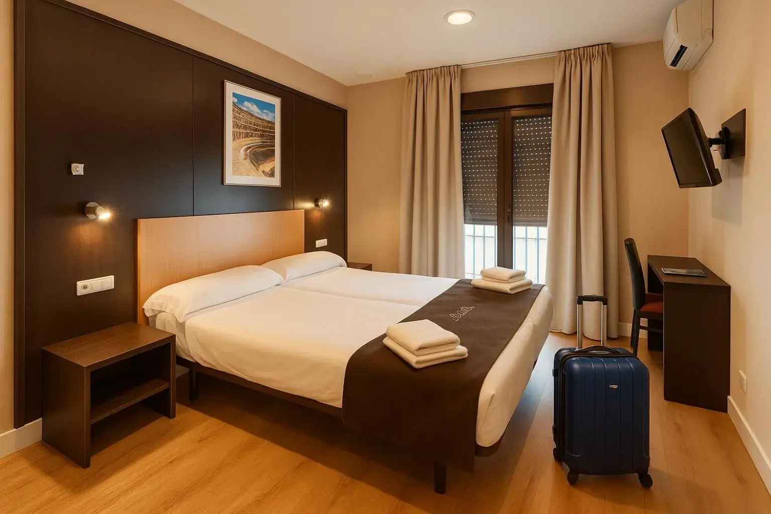 Photo of the whole room, Bed in Hotel Plaza Photo of the whole room, Bed in Hotel Plaza