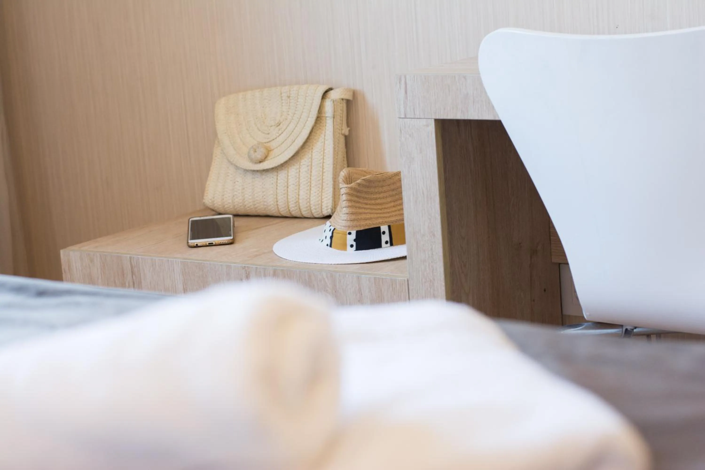 Seating area, Bed in Hotel Plaza