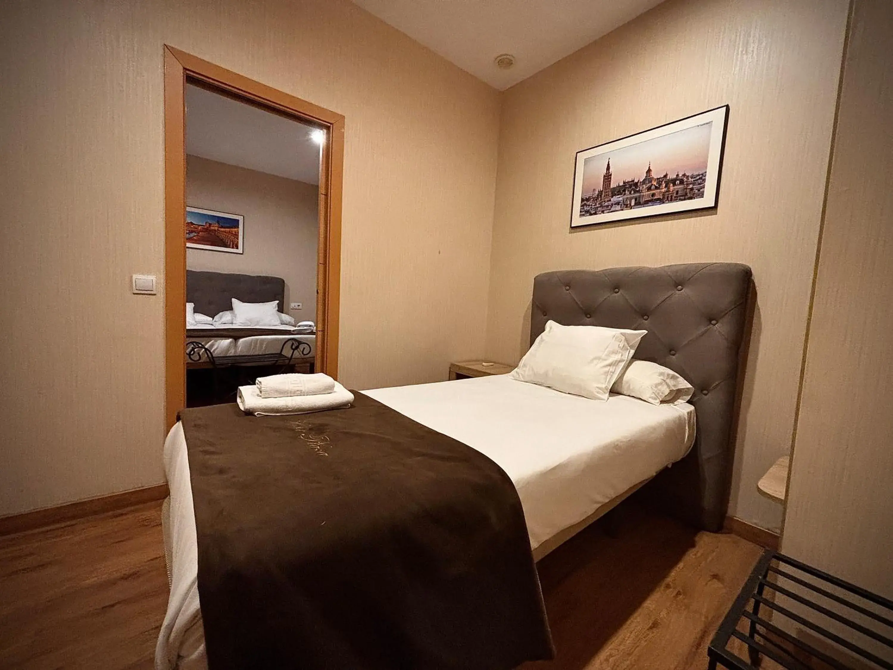 Standard Triple Room in Hotel Plaza Standard Triple Room in Hotel Plaza