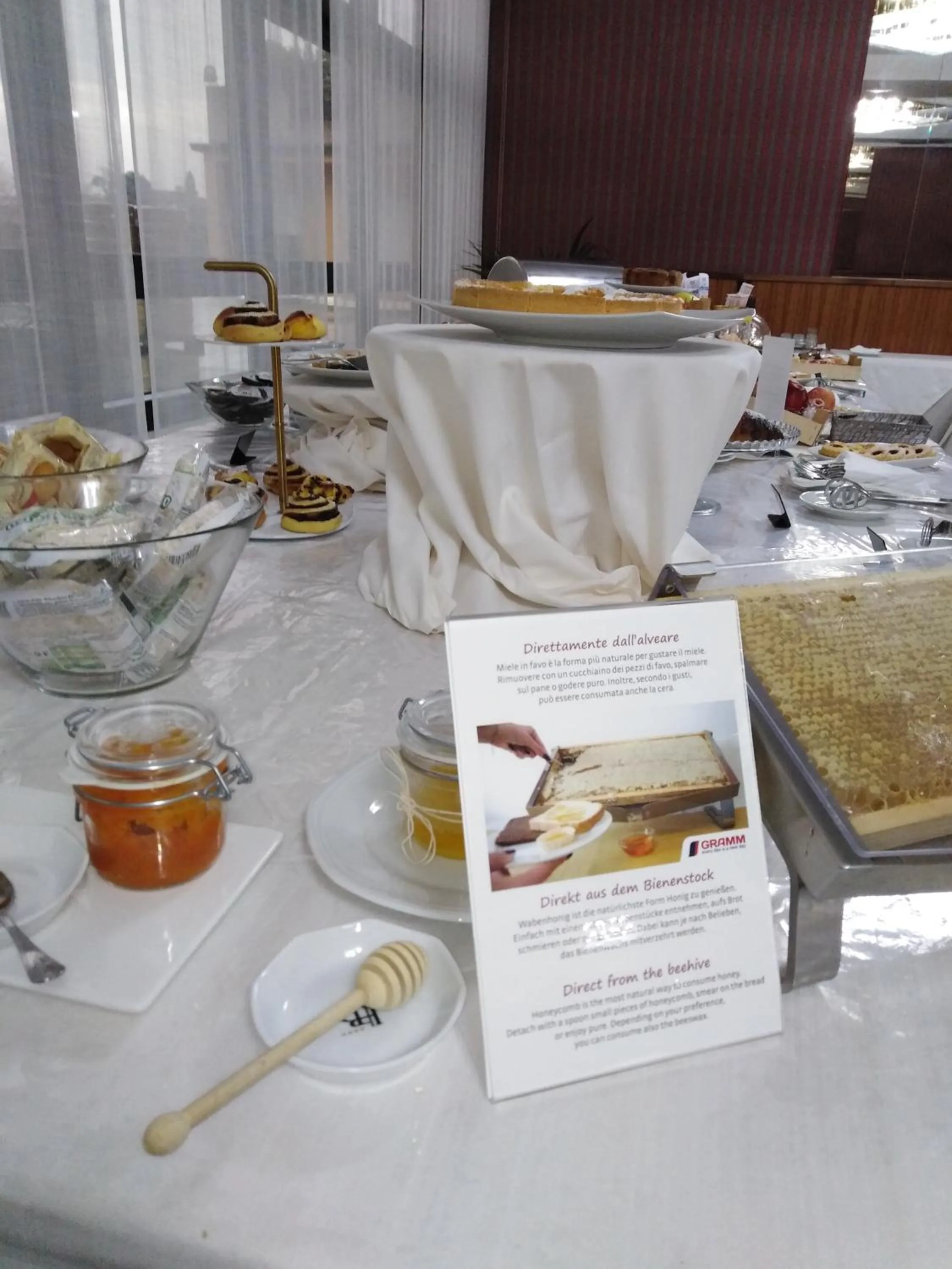 Buffet breakfast in RHI Porta Bologna