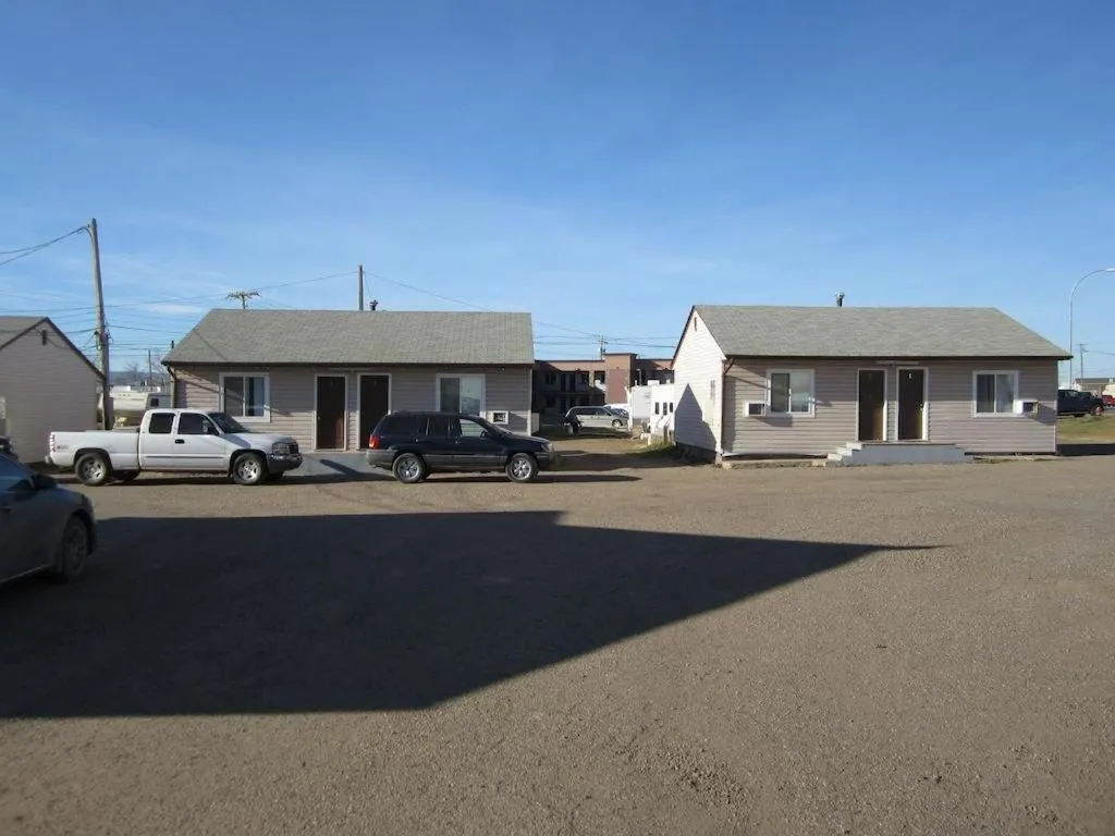 Property building in Midtown Motel on Alaska Ave