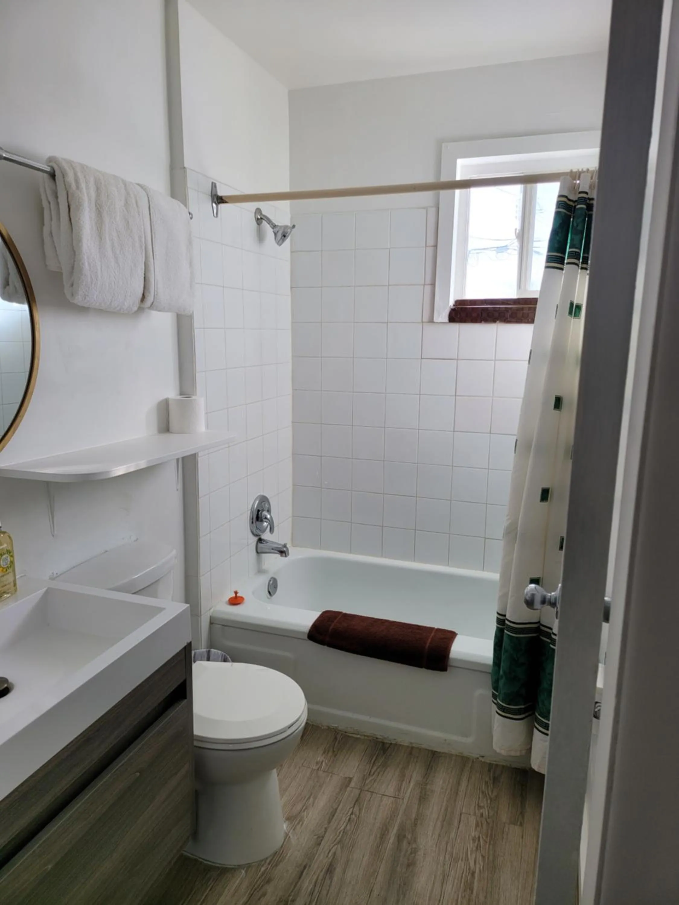 Bathroom in Midtown Motel on Alaska Ave