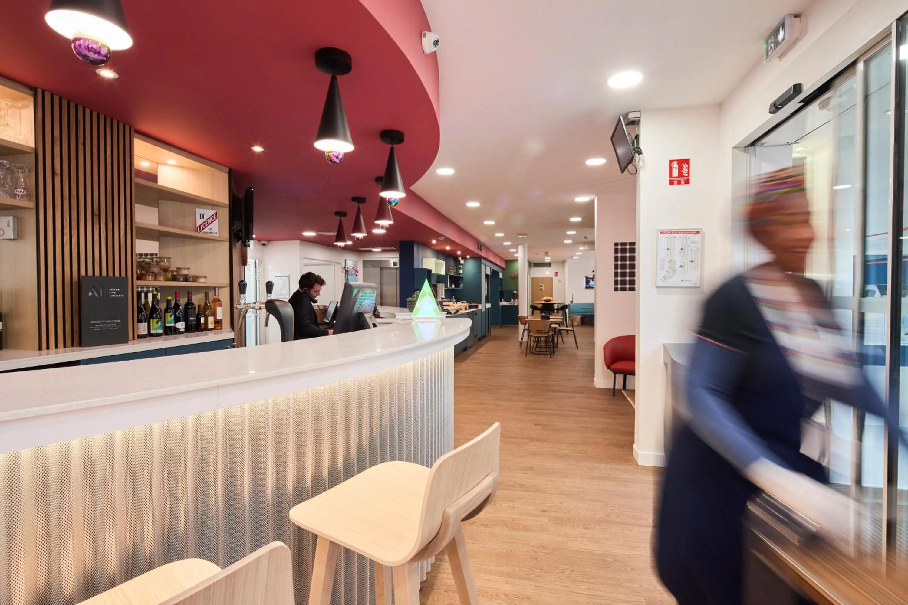 Lobby or reception in ibis Styles Paris Poissy