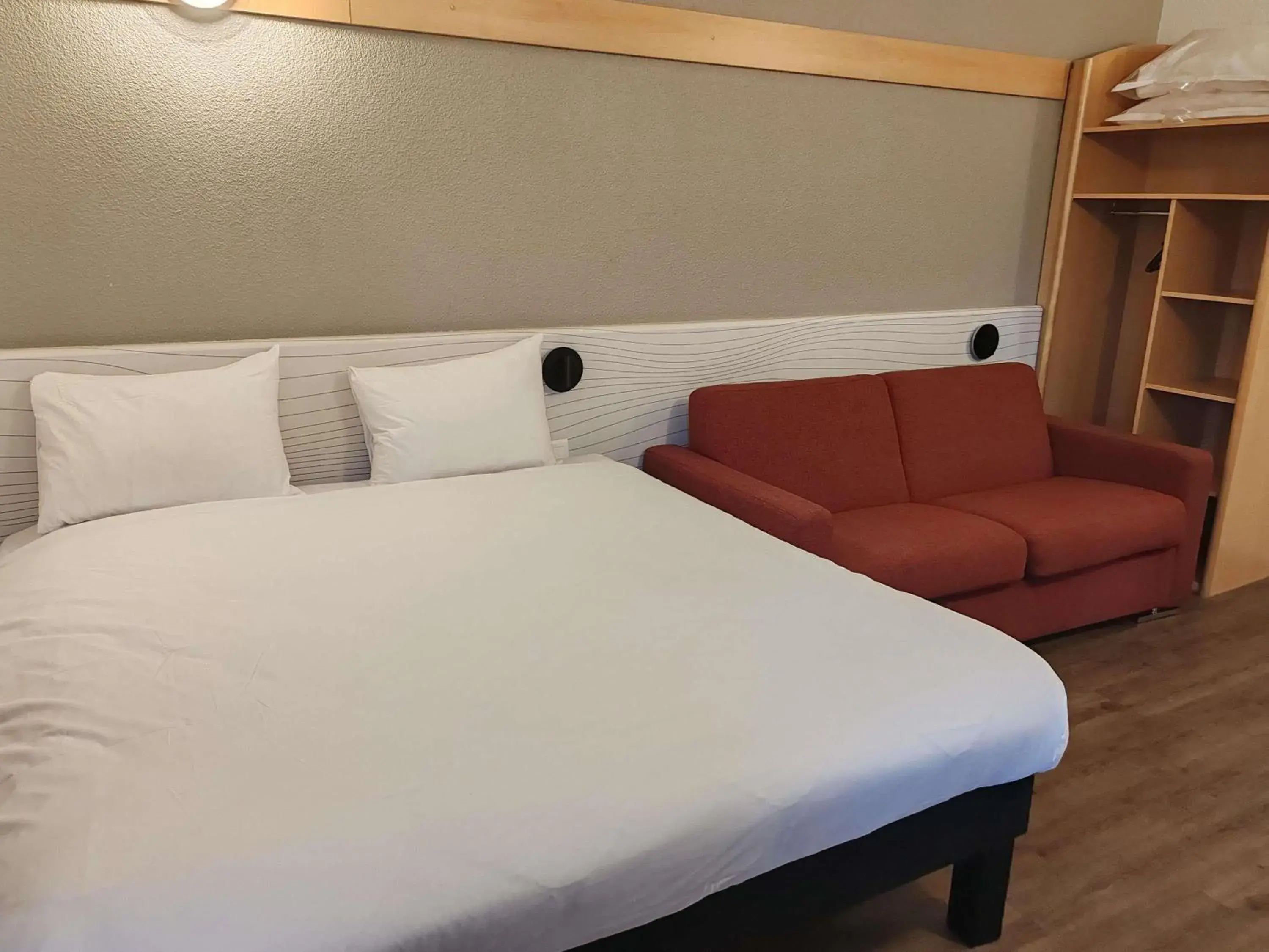 Bedroom, Bed in ibis Styles Paris Poissy Bedroom, Bed in ibis Styles Paris Poissy