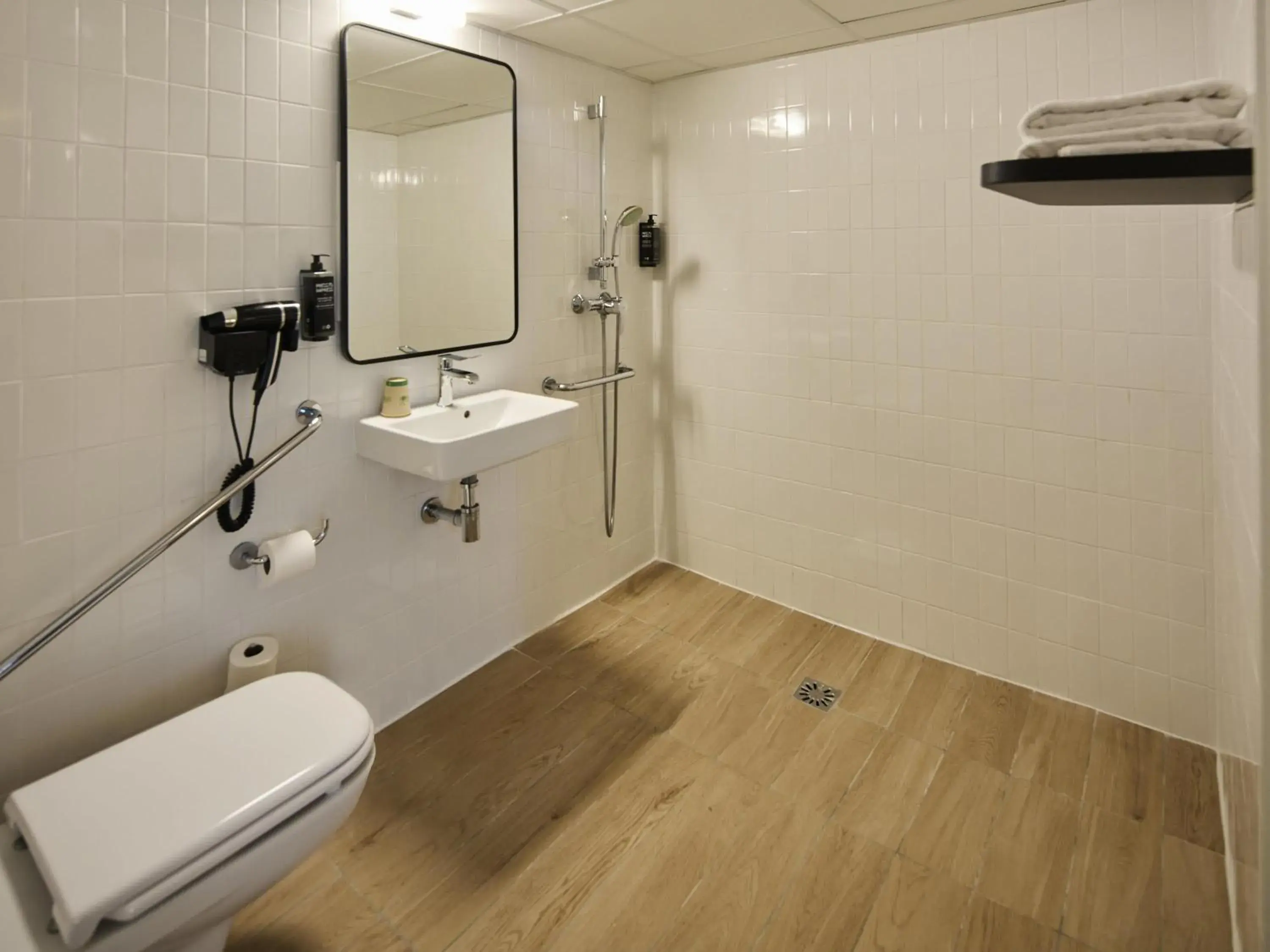 Bedroom in ibis Styles Paris Poissy Bedroom in ibis Styles Paris Poissy