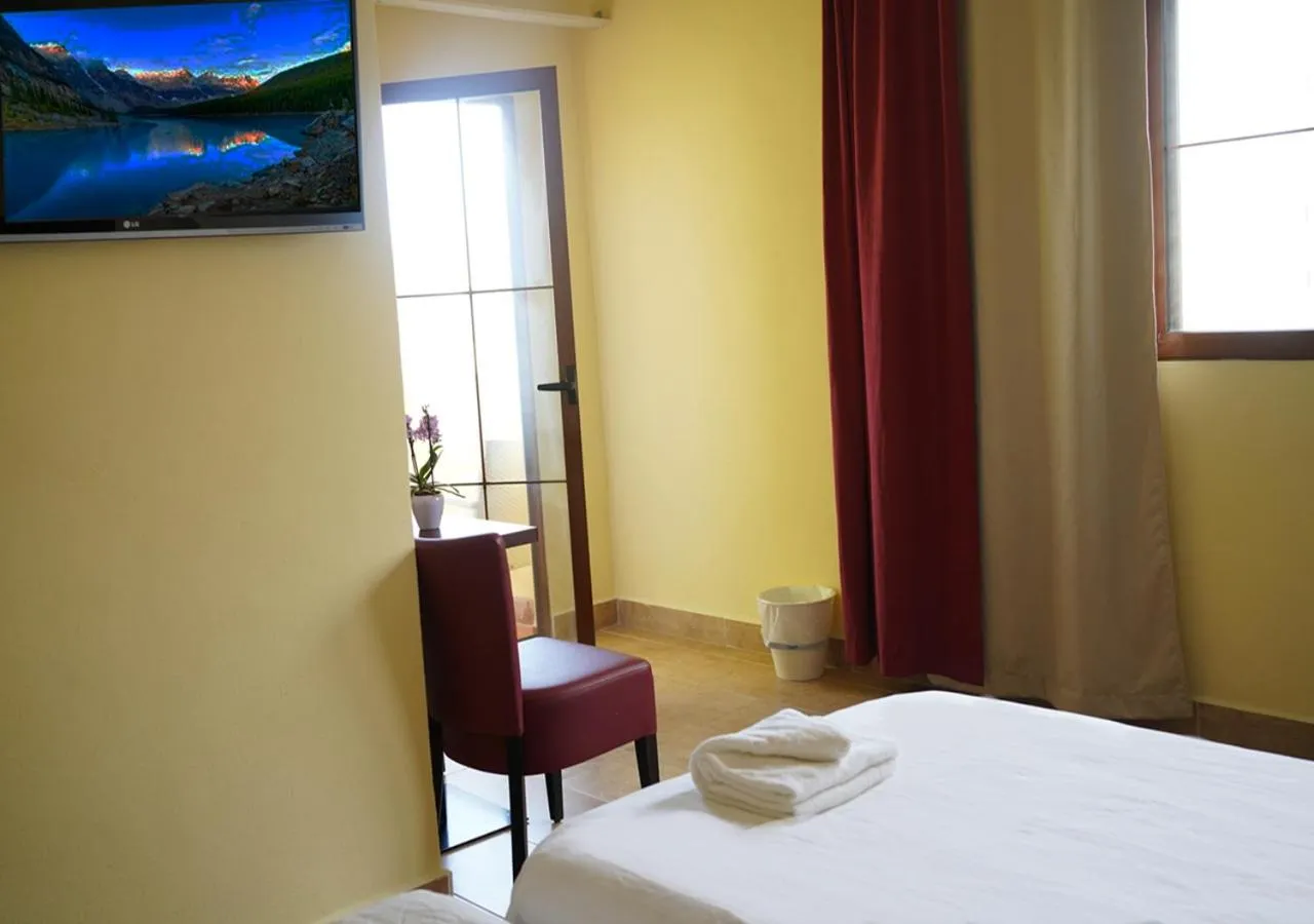 Photo of the whole room, Bed in Das Hostal