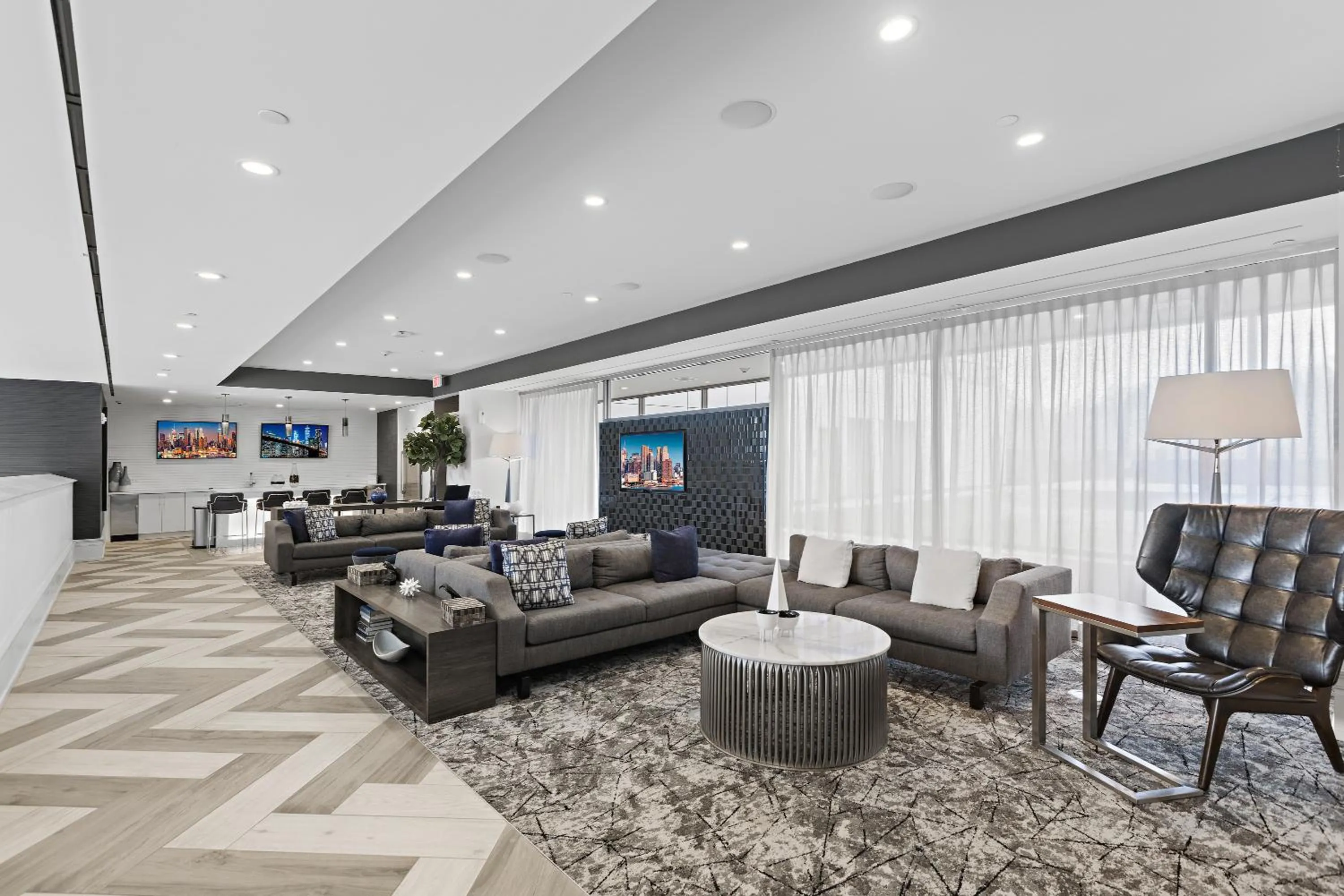 Communal lounge/ TV room in Global Luxury Suites Downtown White Plains
