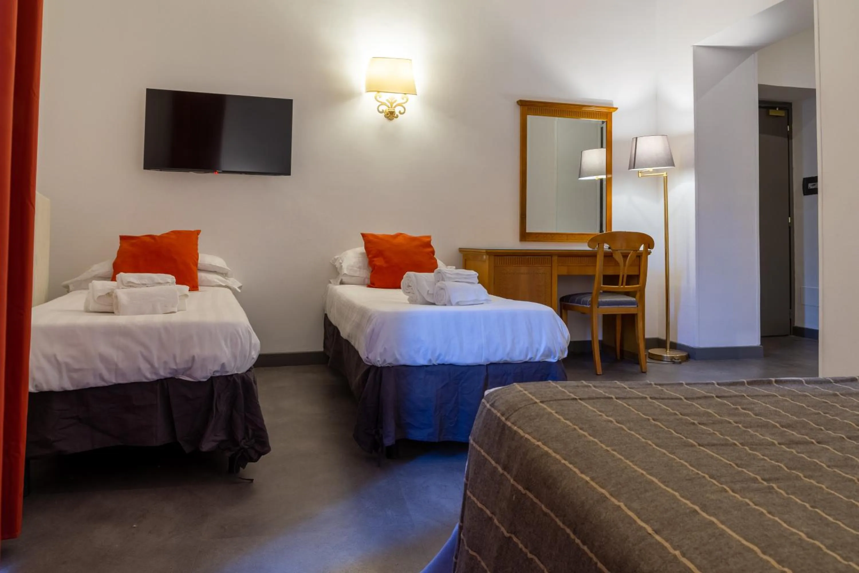 Bathroom, Bed in Hotel del Real Orto Botanico