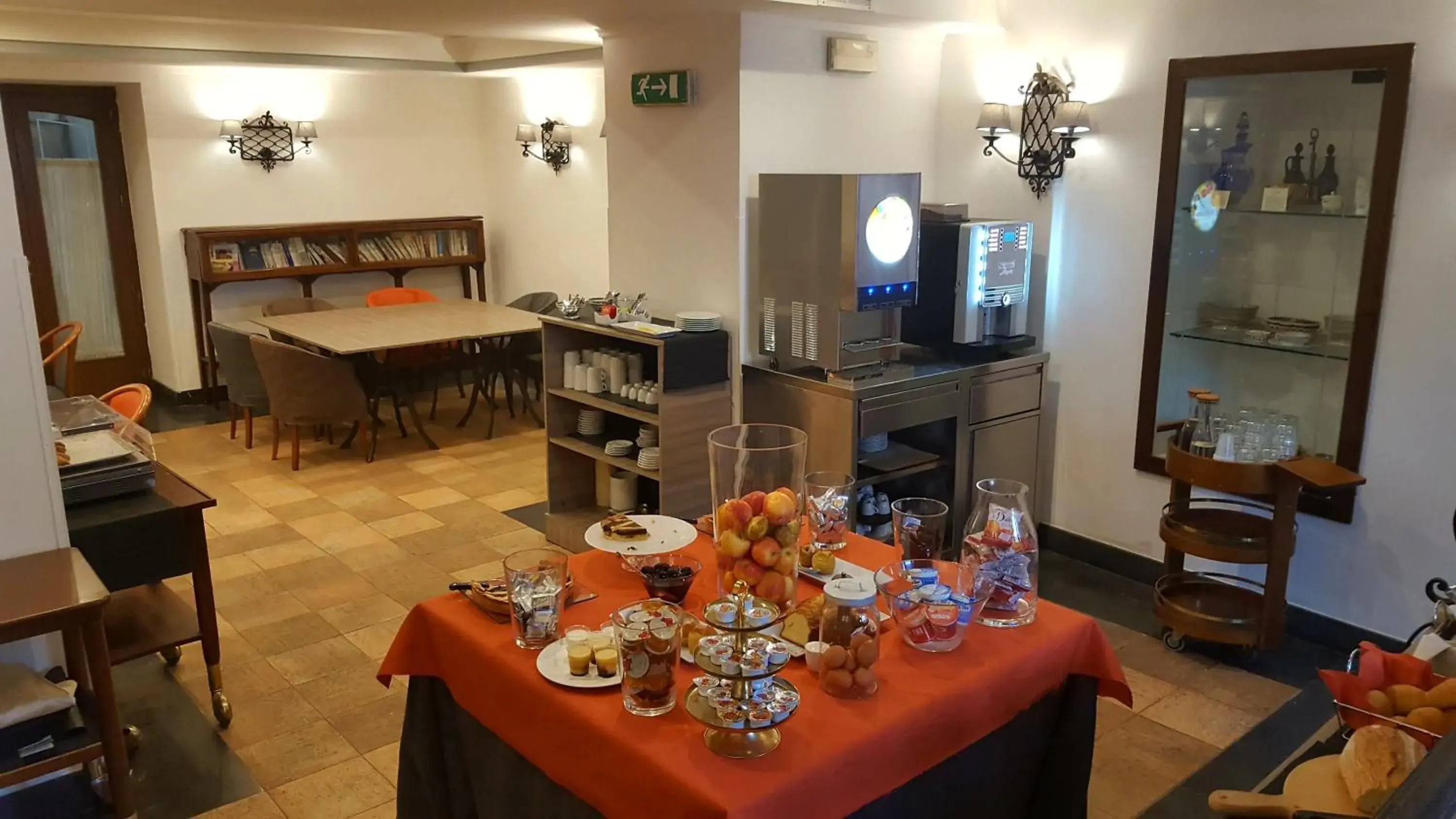 Buffet breakfast in Hotel del Real Orto Botanico Buffet breakfast in Hotel del Real Orto Botanico