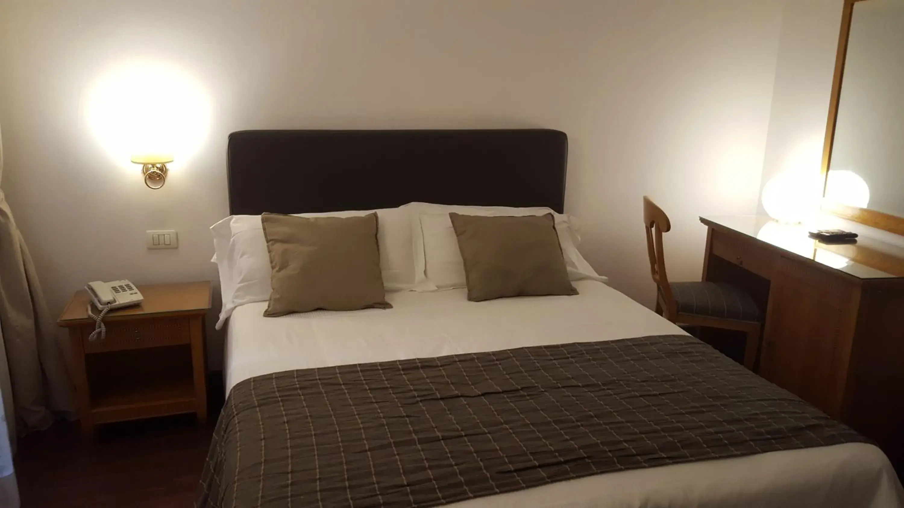 Photo of the whole room, Bed in Hotel del Real Orto Botanico Photo of the whole room, Bed in Hotel del Real Orto Botanico