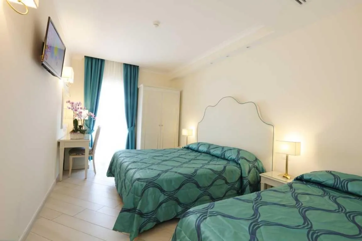 Bed in Hotel La Vue d'Or