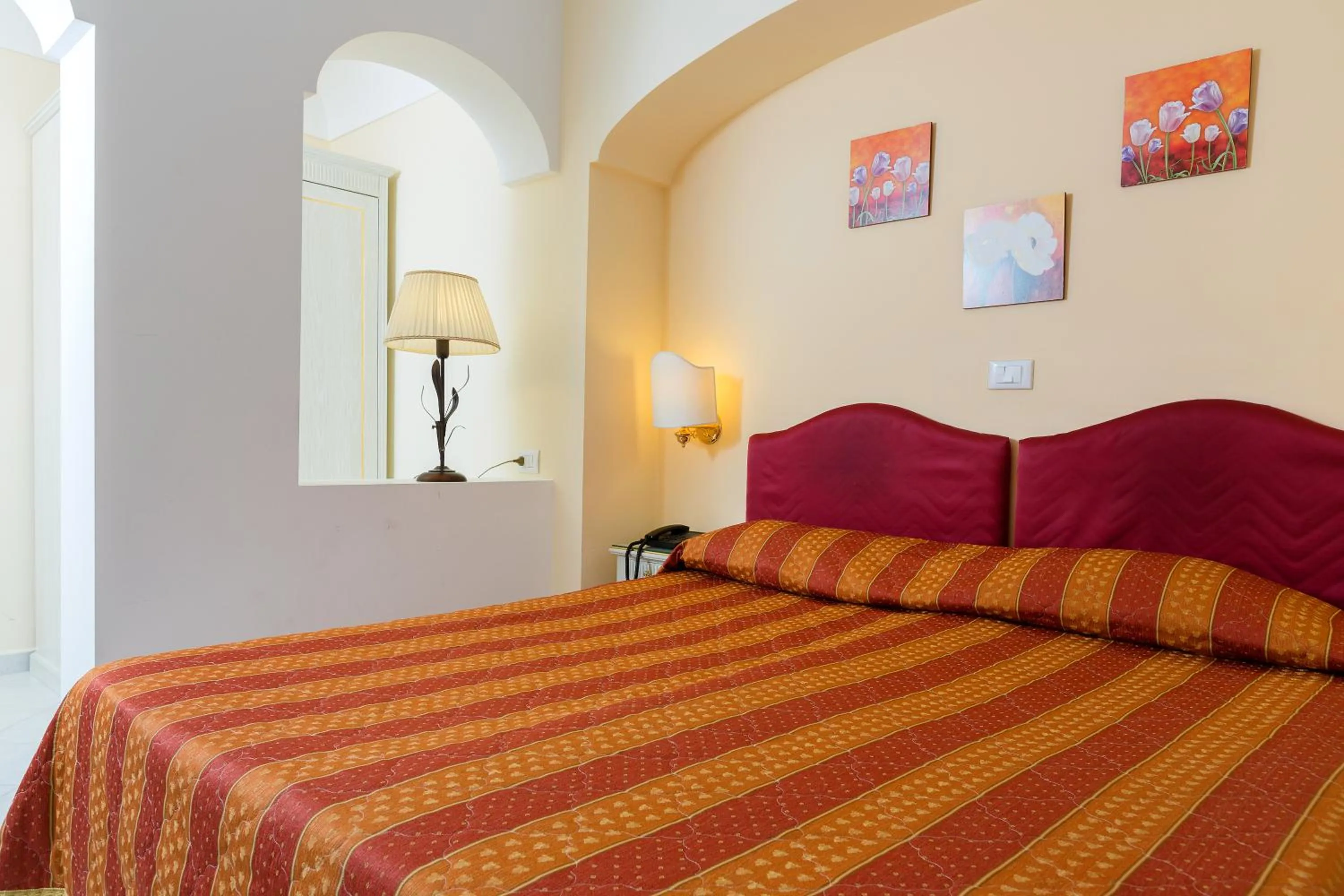 Bed in Hotel La Vue d'Or