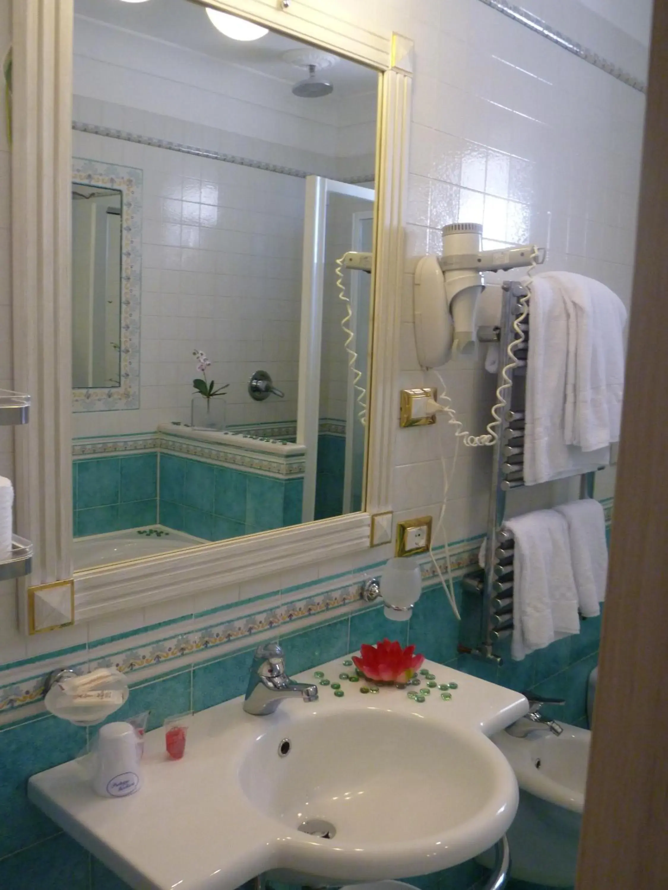 Bathroom in Hotel La Vue d'Or Bathroom in Hotel La Vue d'Or