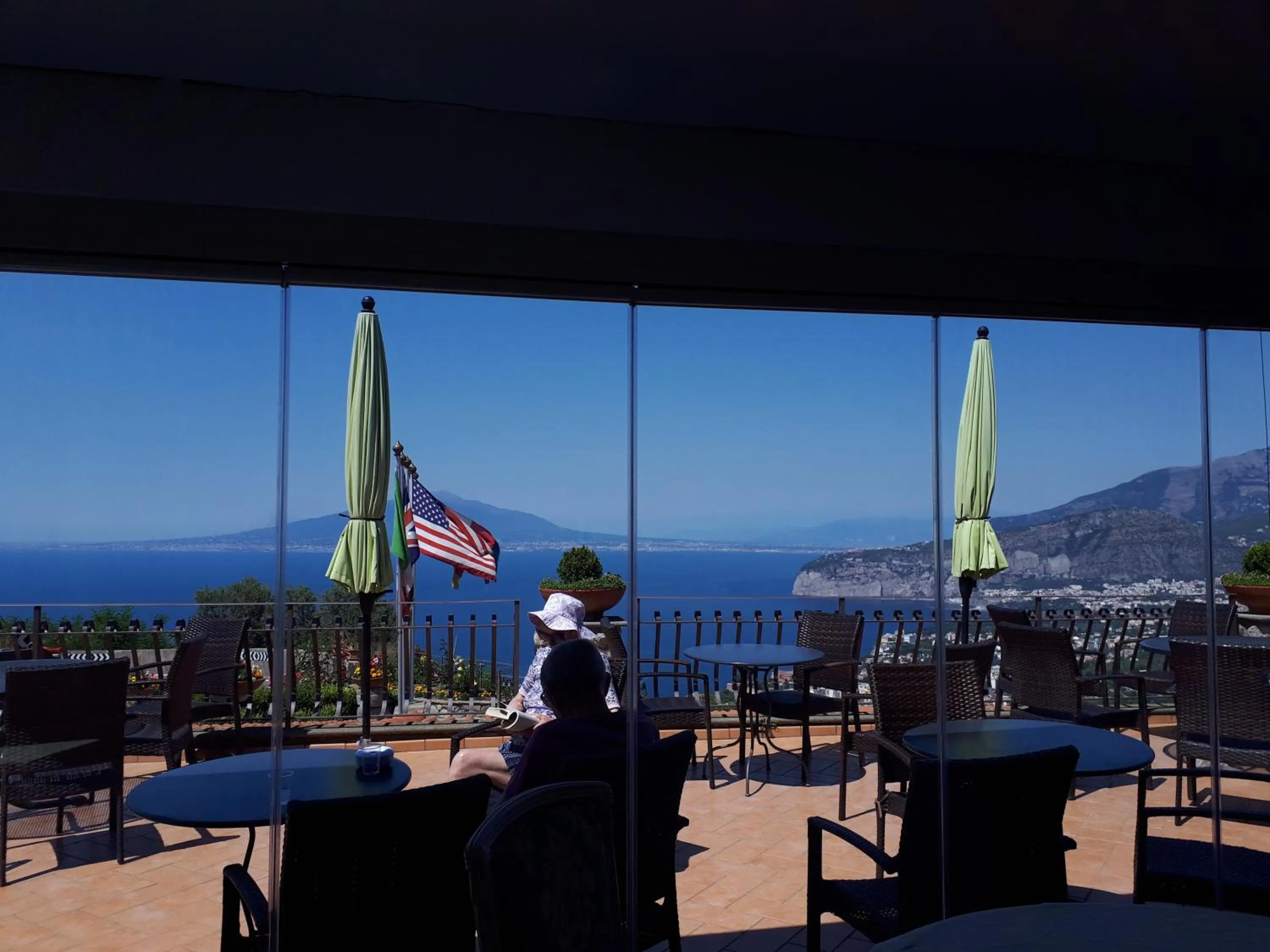 Restaurant/places to eat in Hotel La Vue d'Or