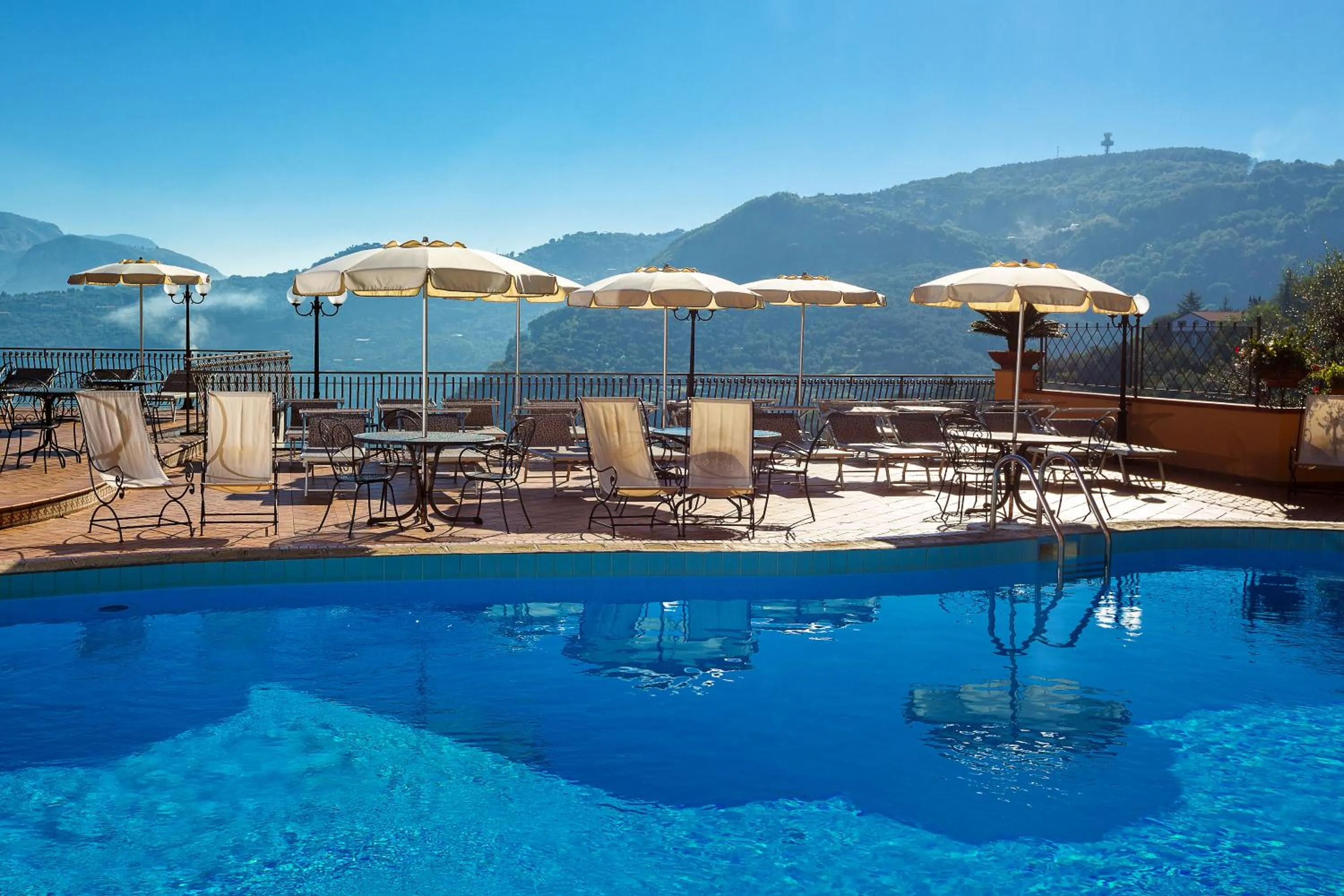 Swimming pool in Hotel La Vue d'Or