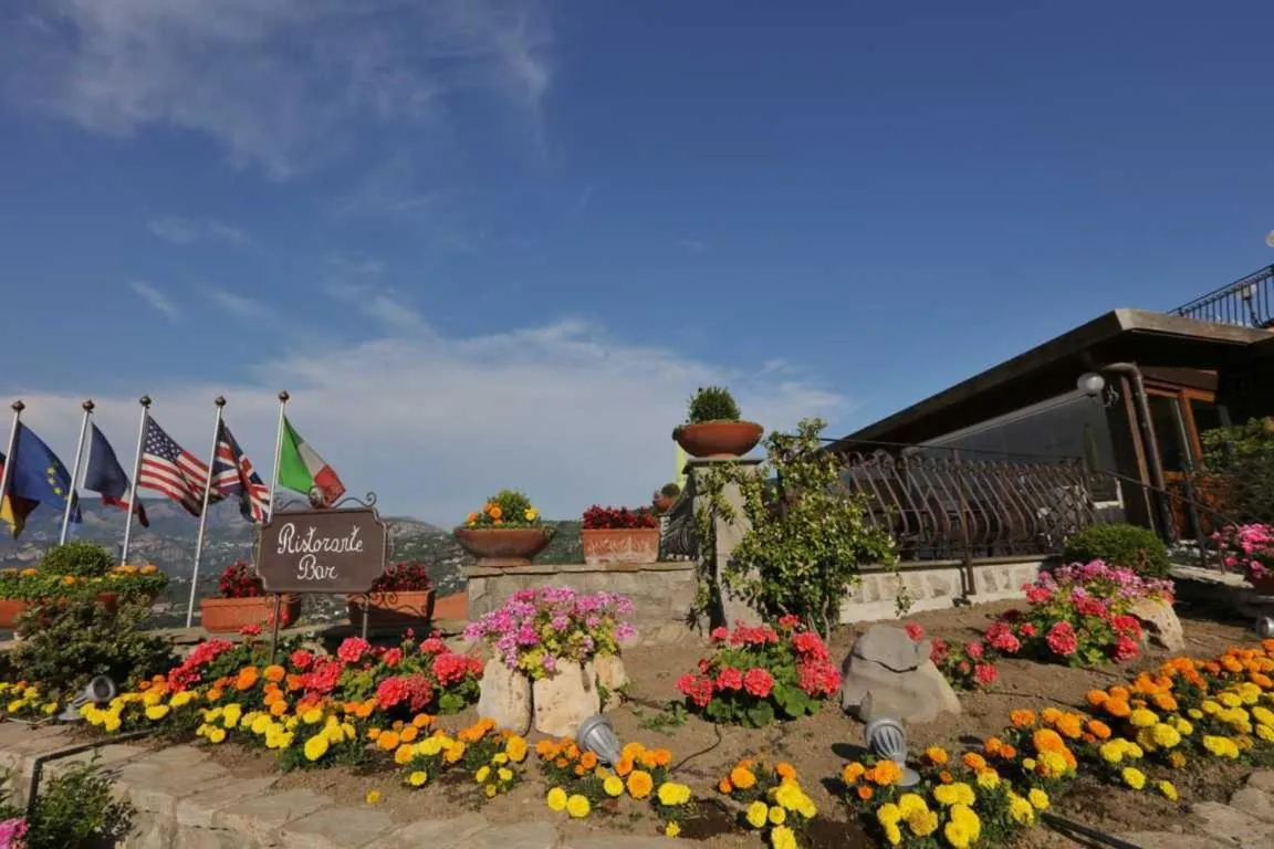 Property building in Hotel La Vue d'Or