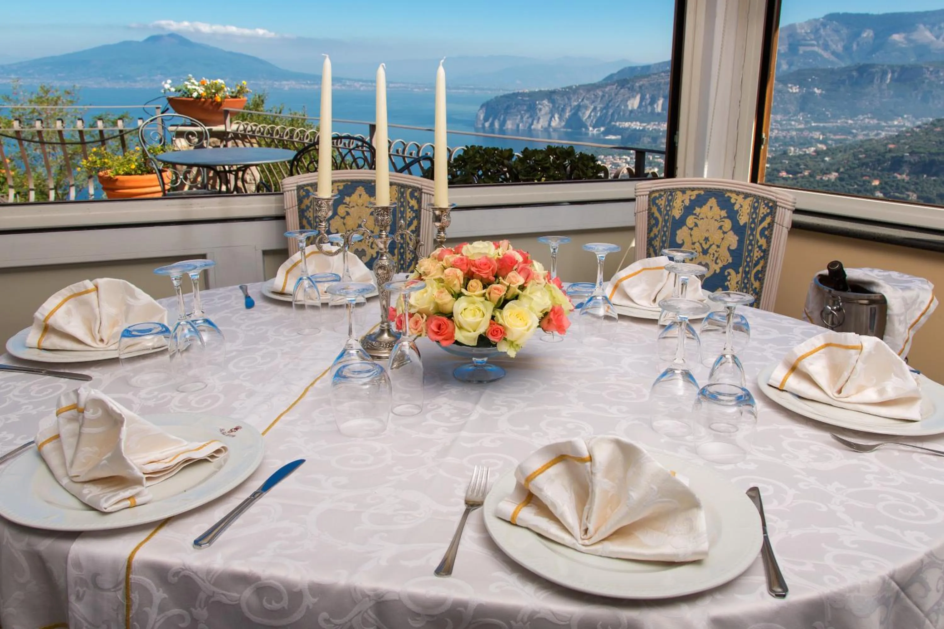 Restaurant/places to eat in Hotel La Vue d'Or