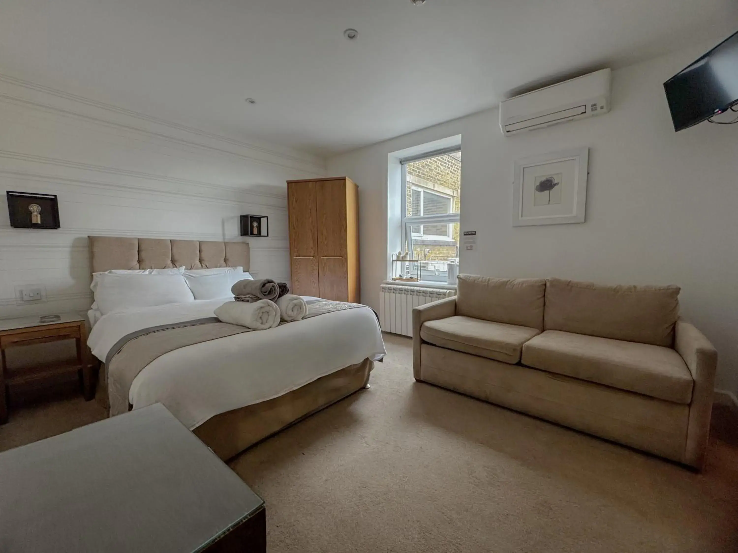 Bed in McCafferty's Guesthouse Ilford Bed in McCafferty's Guesthouse Ilford