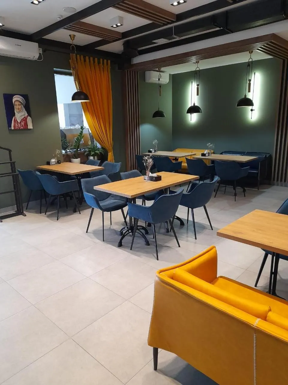 Restaurant/places to eat in Hotel 78 Cafe