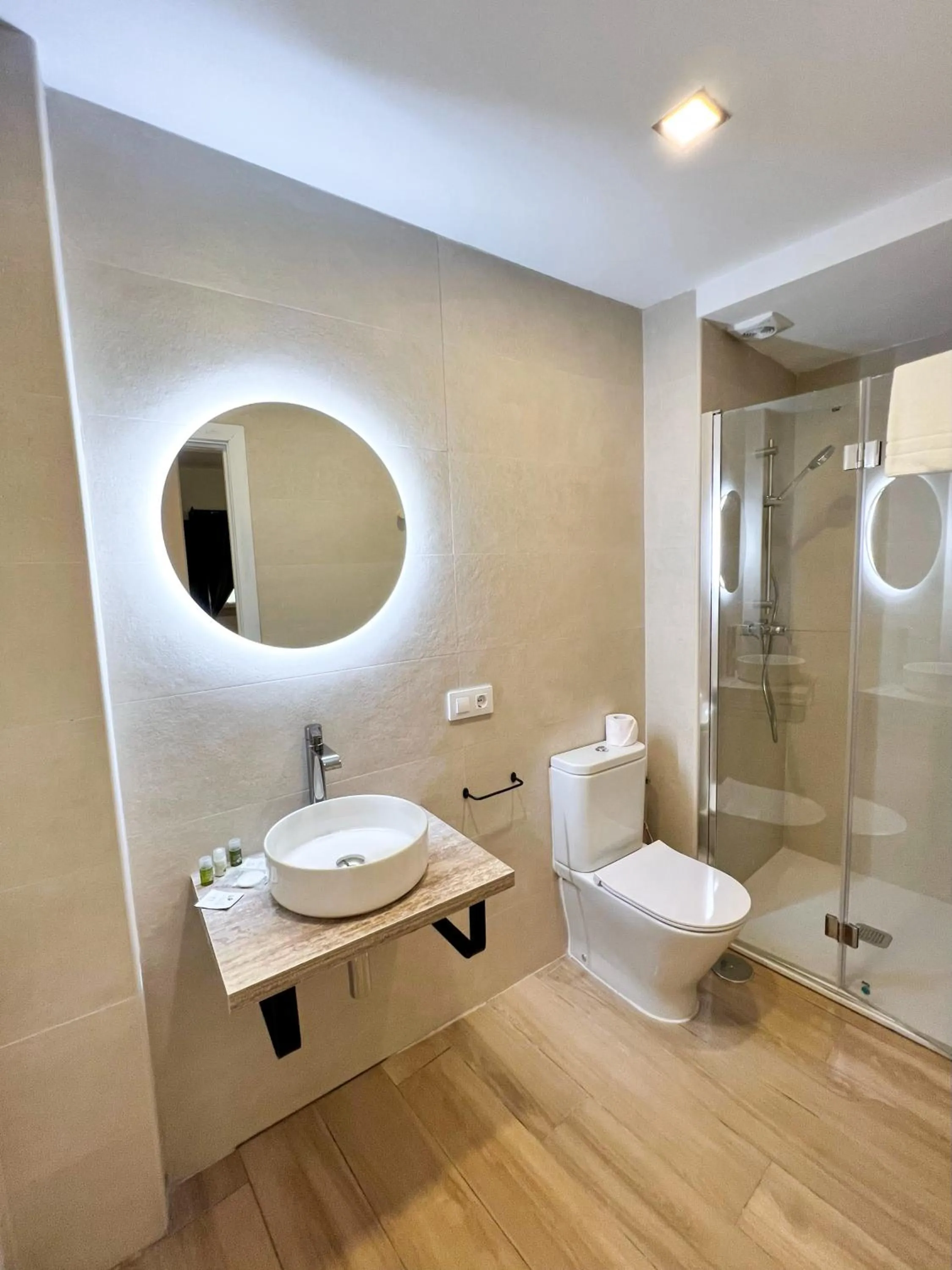 Shower in Hostal Servilia