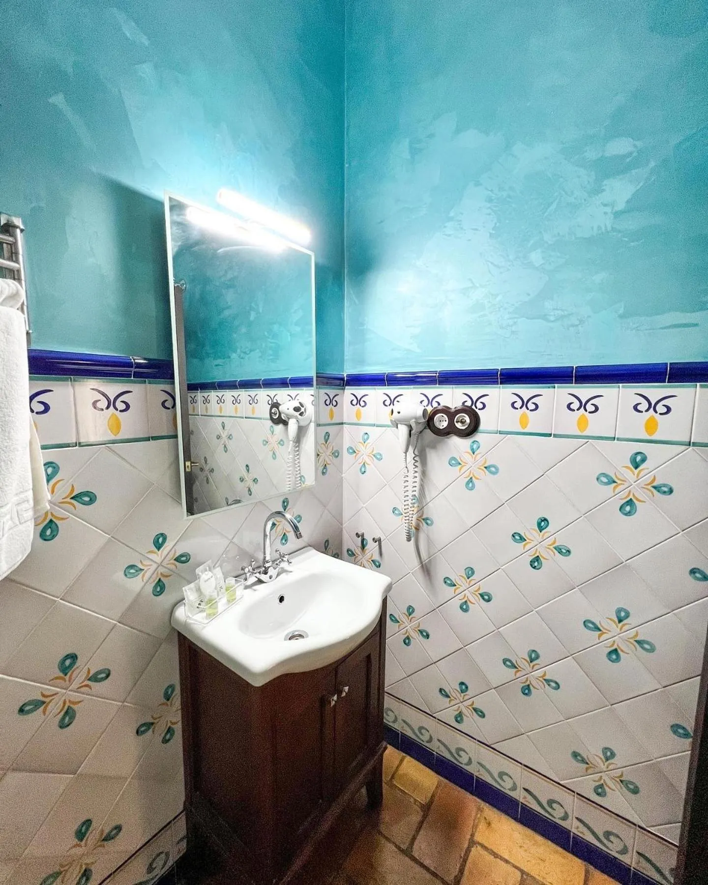 Shower in Hostal Servilia