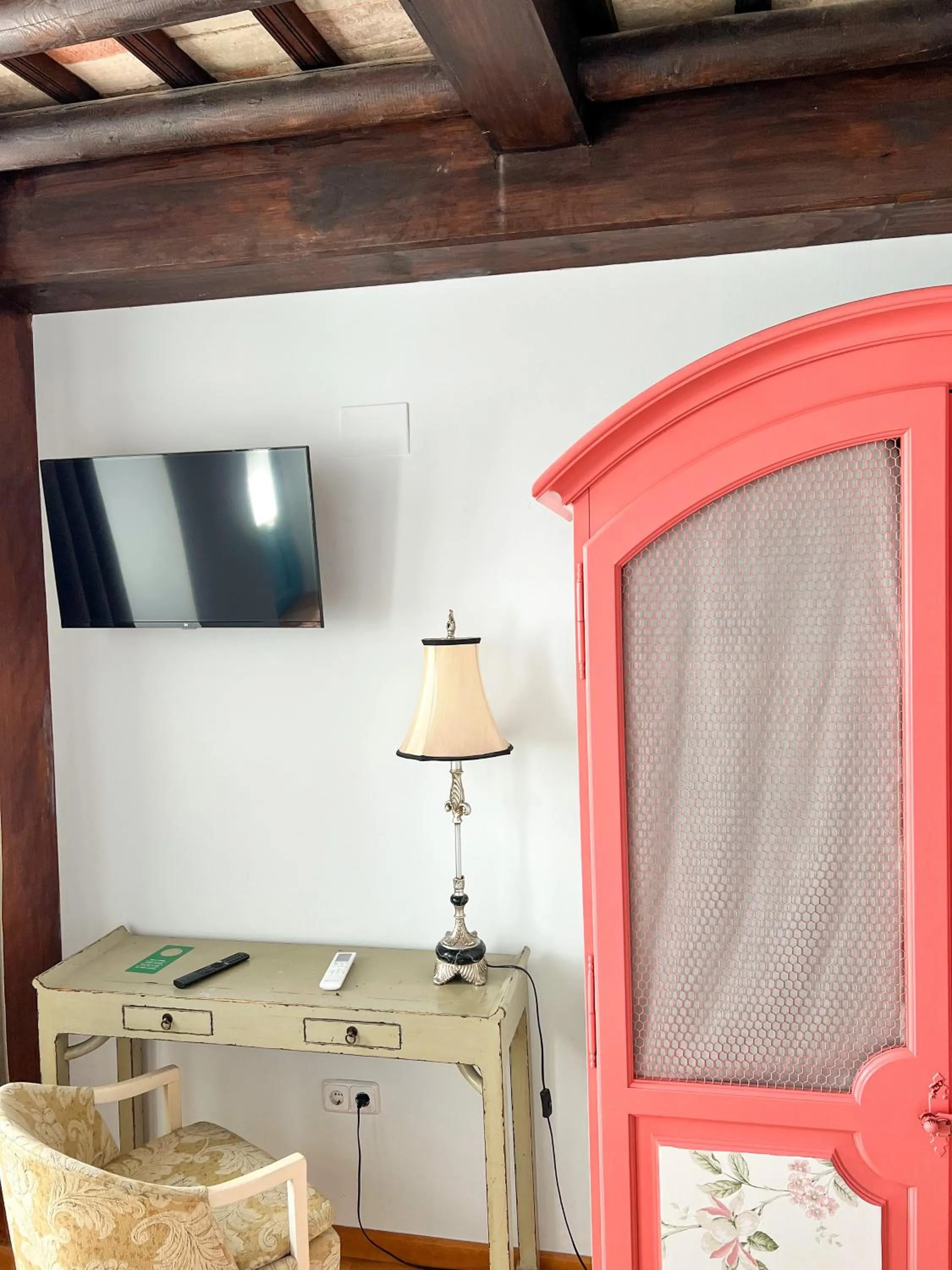 TV and multimedia in Hostal Servilia