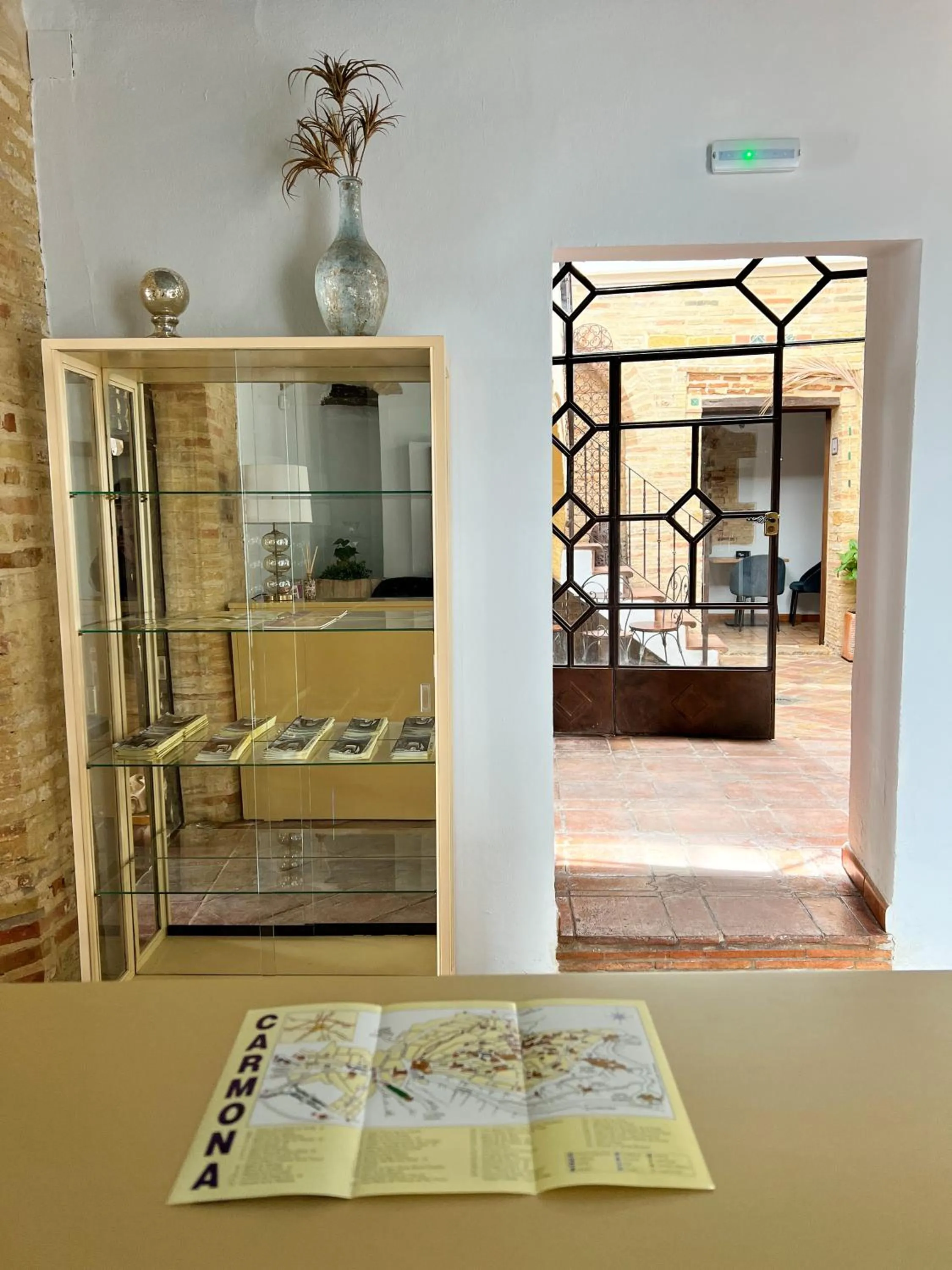 Lobby or reception in Hostal Servilia