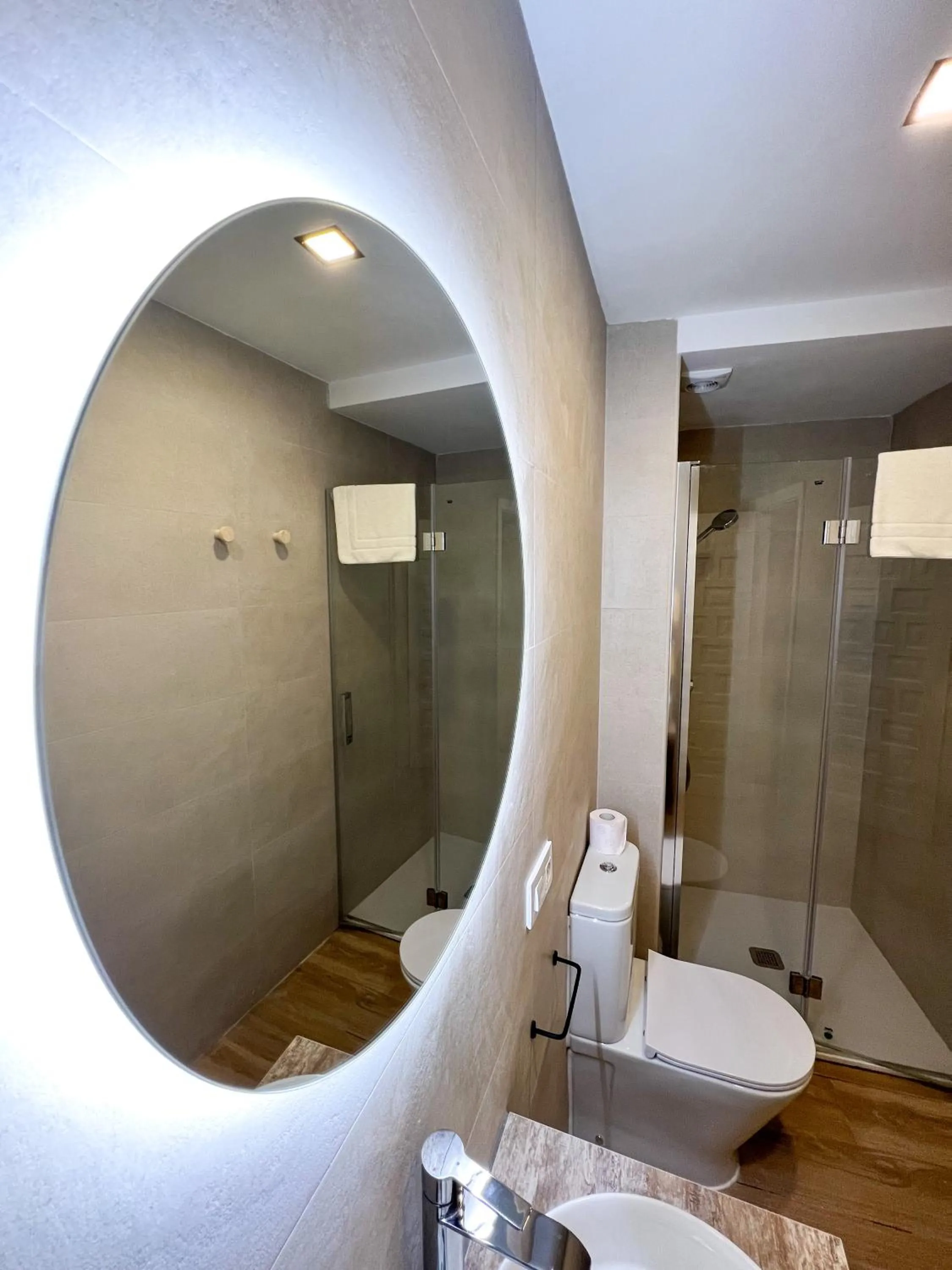 Shower in Hostal Servilia