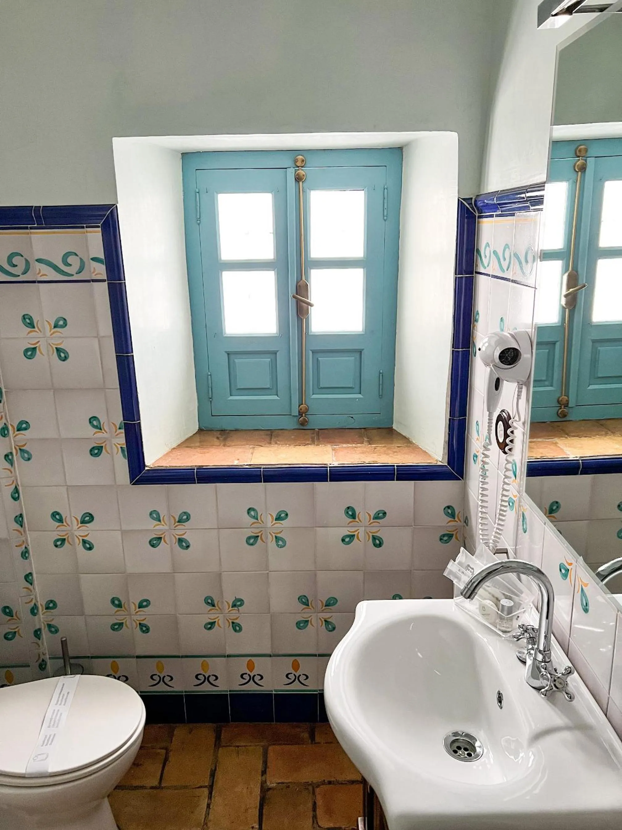 Toilet in Hostal Servilia
