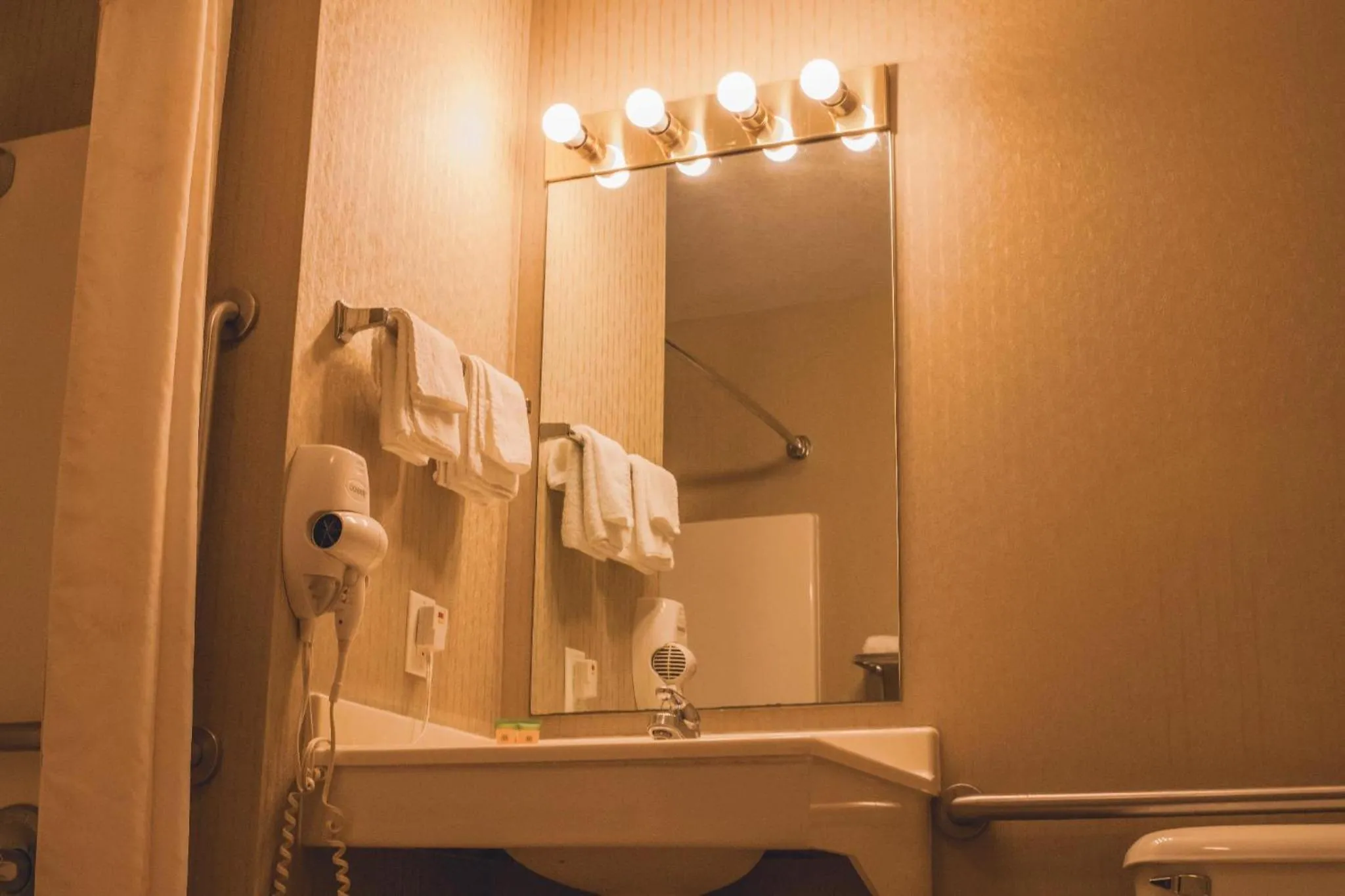 Toilet in Colfax Inn By Marifah