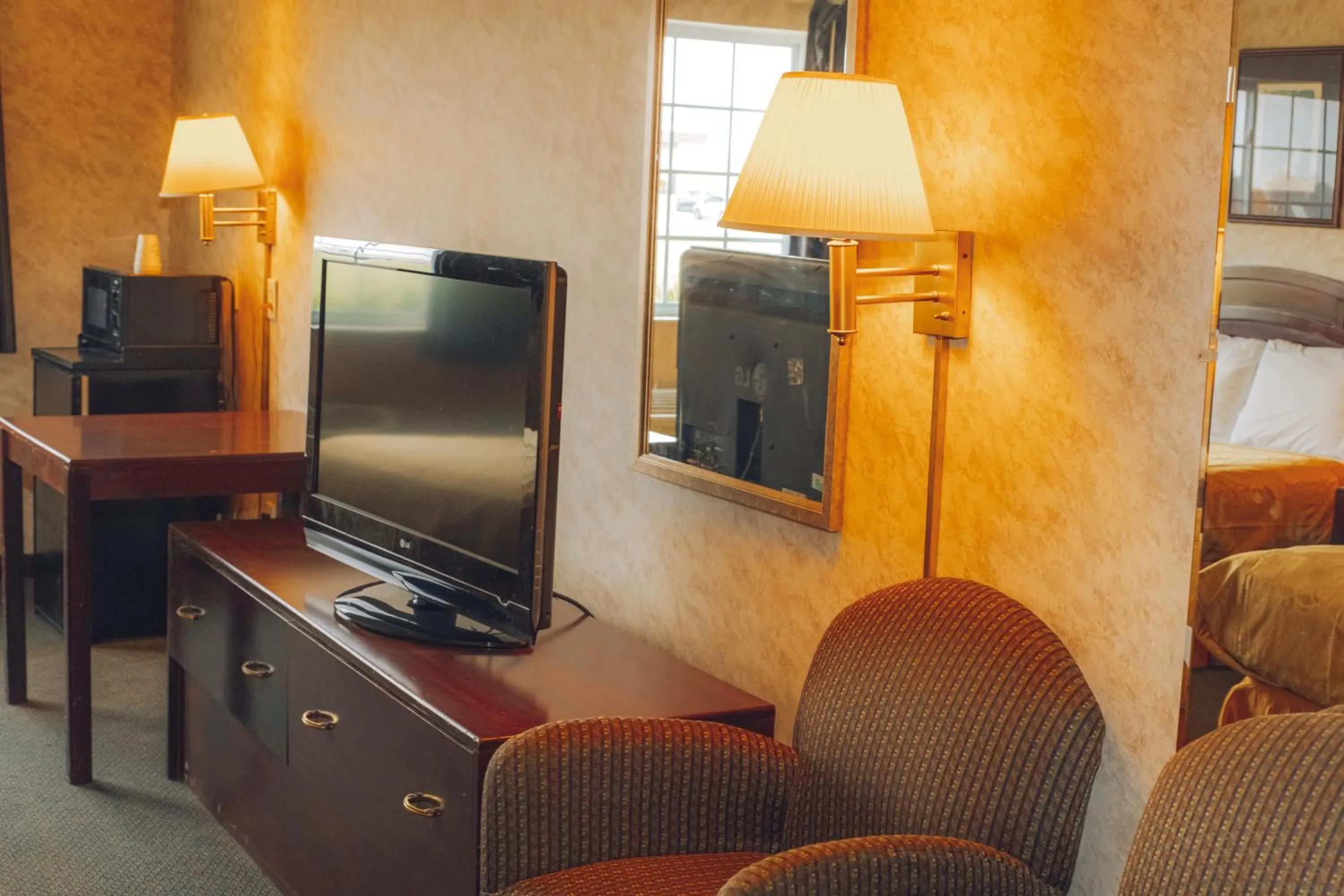 TV and multimedia in Colfax Inn By Marifah